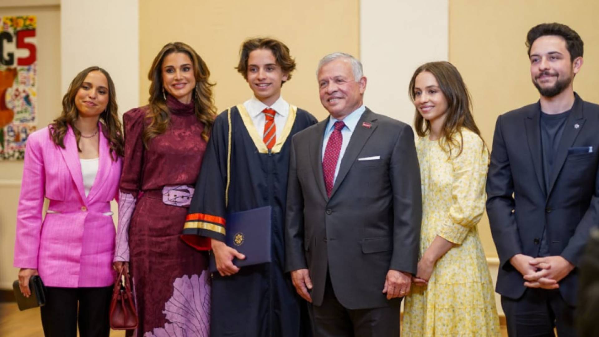 الملك والملكة وولي العهد والأمير هاشم