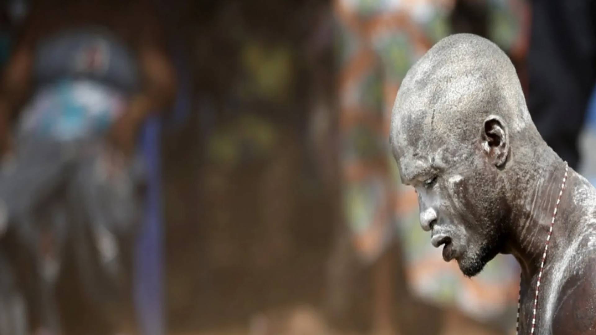 شخص يعاني من أحد أشكال العبودية