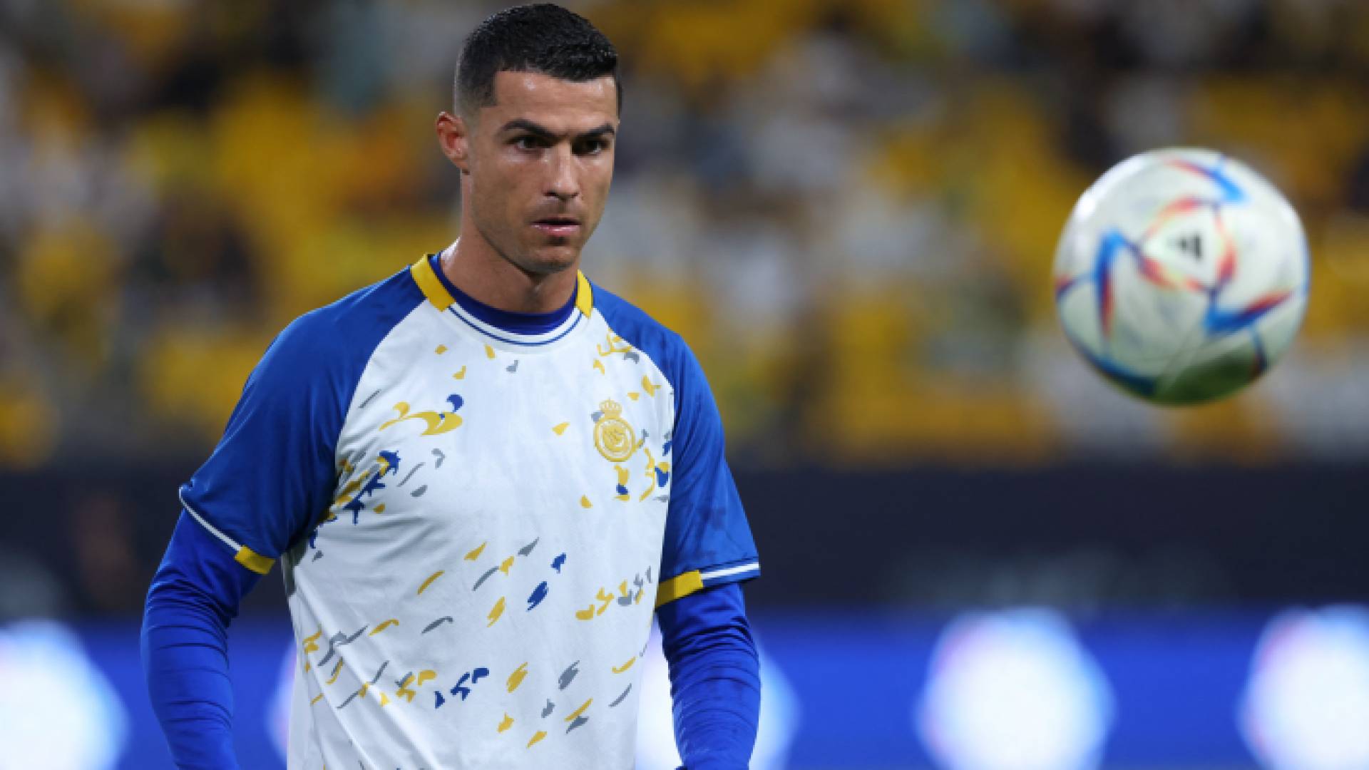 كريستيانو رونالدو من عمليات الإحماء قبل مواجهة الشباب