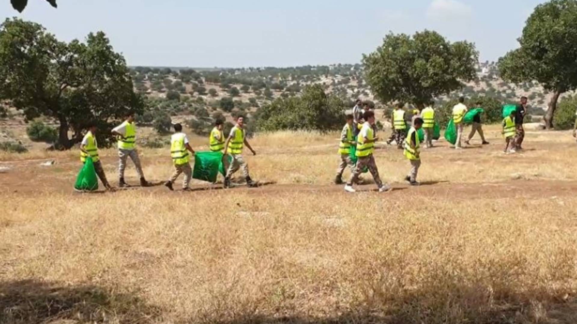 مشاركون في الحملة الوطنية للتوعية البيئية