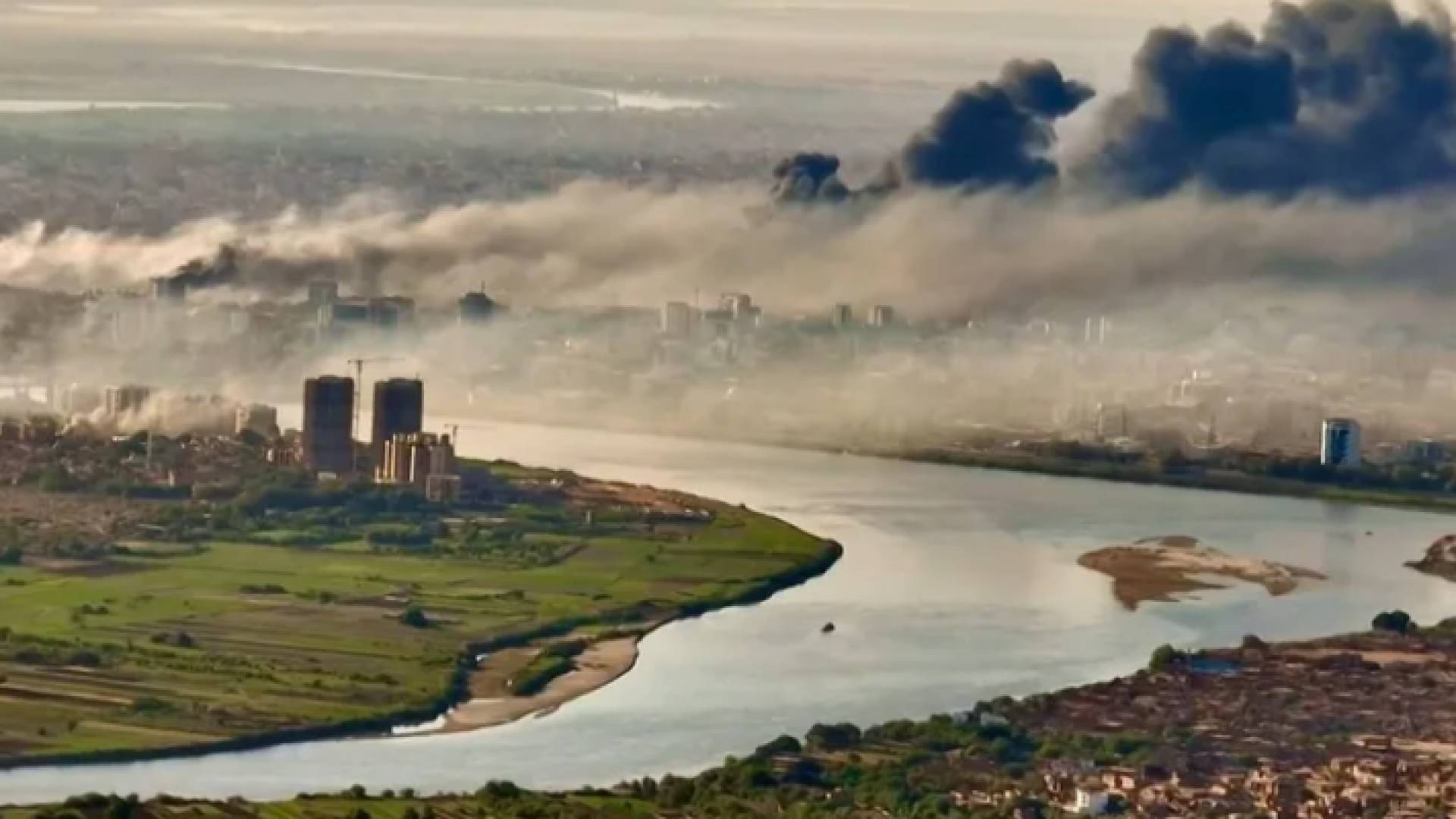 تصاعد أعمدة الدخان في السودان إثر الاشتباكات