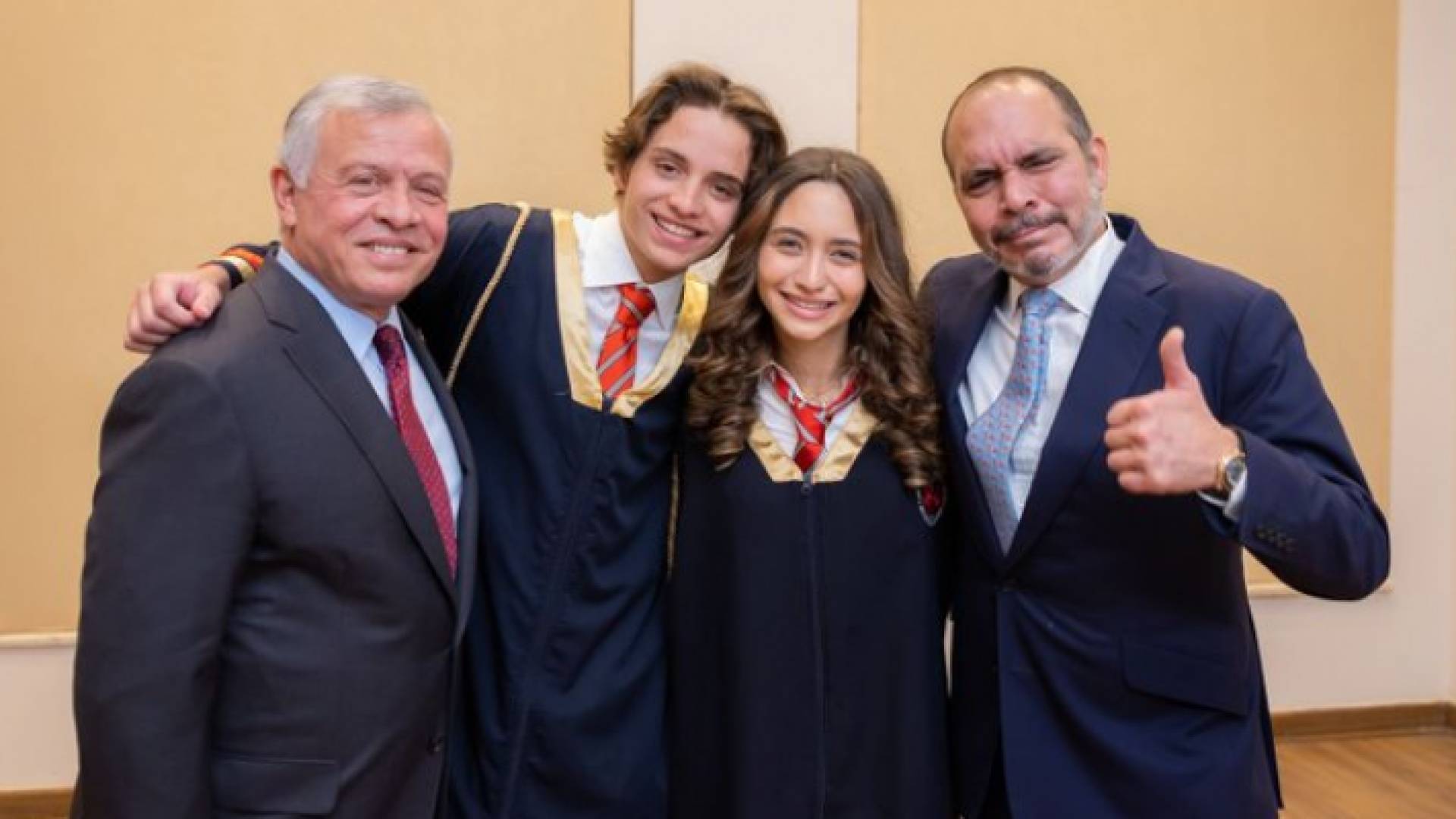 جلالة الملك عبد الله الثاني والأمير علي والأمير هاشم بن عبد الله الثاني والاميرة جليلة