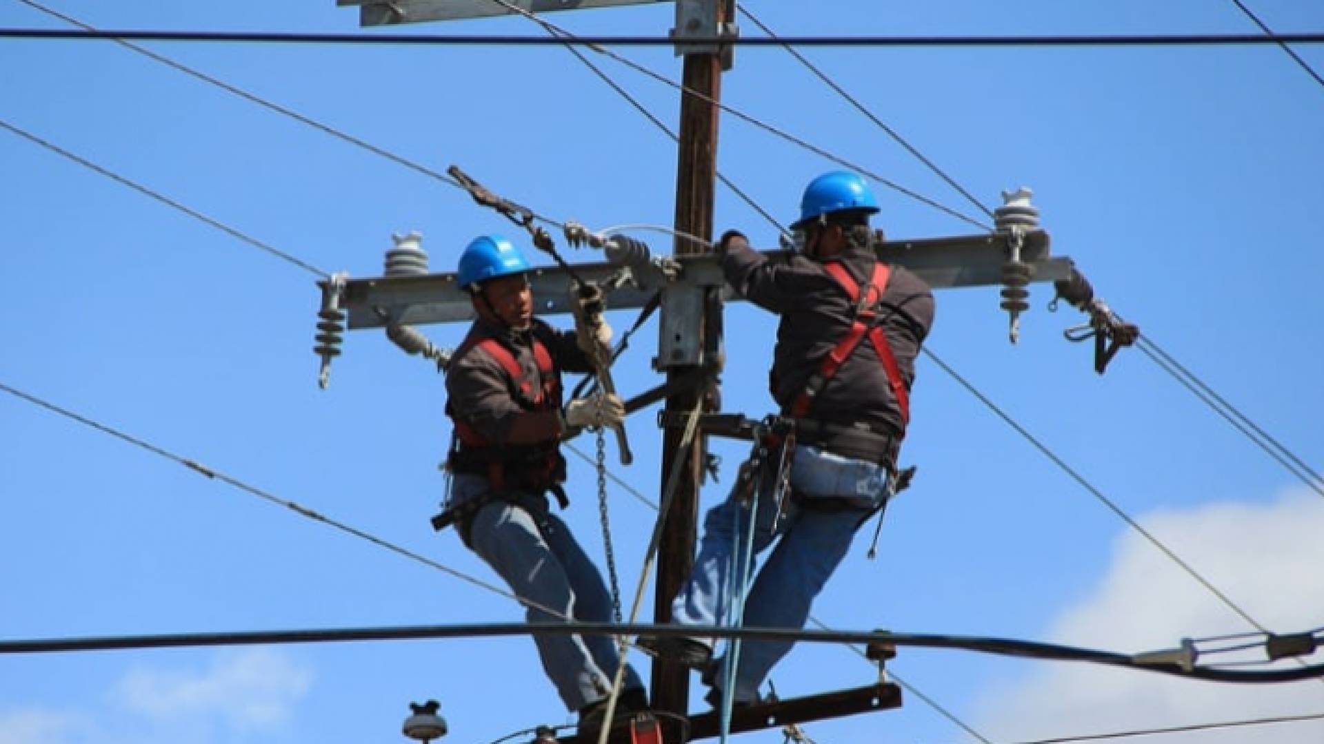 عمال صيانة كهرباء