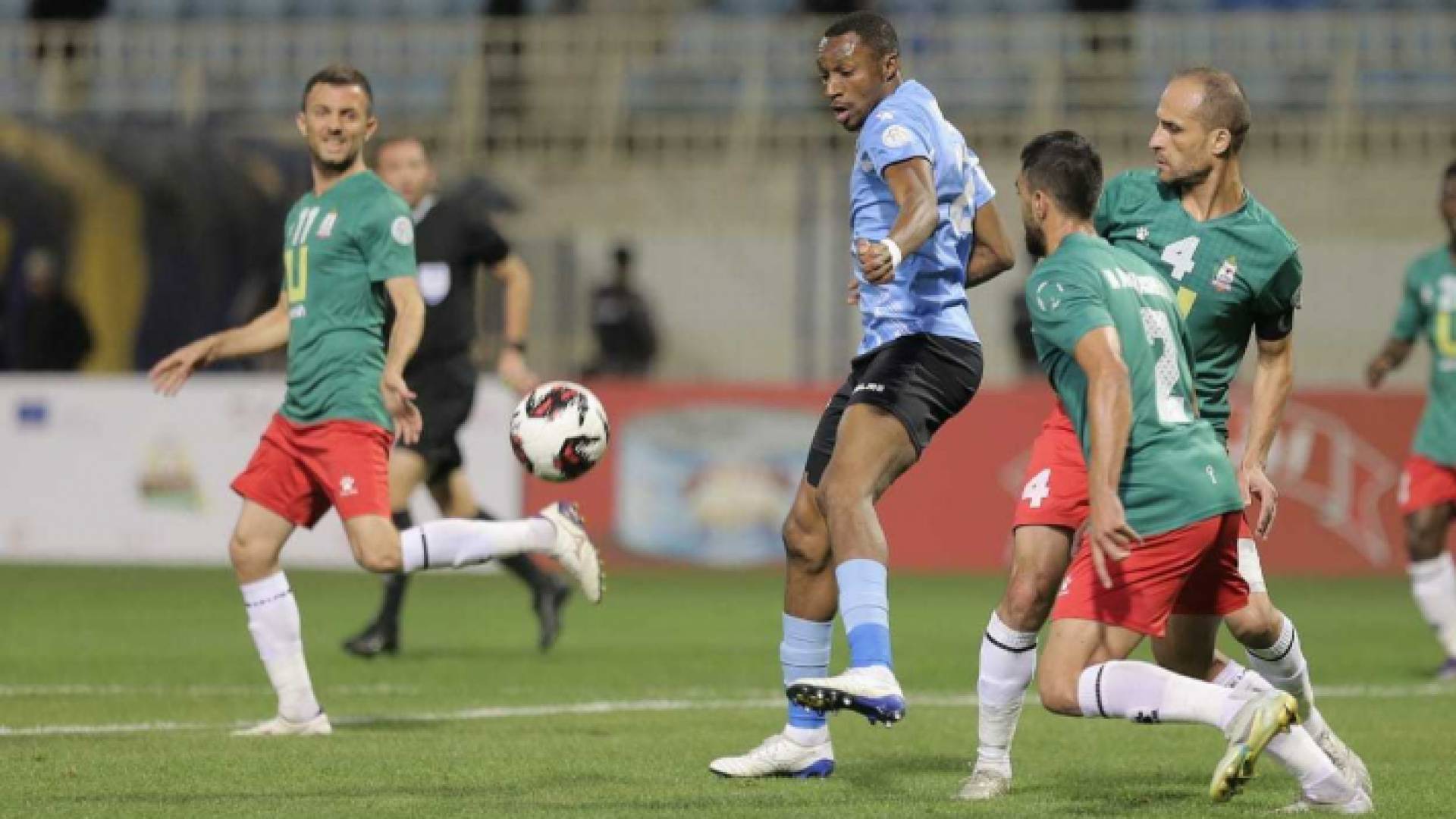 من مباراة سابقة بين الفريقين