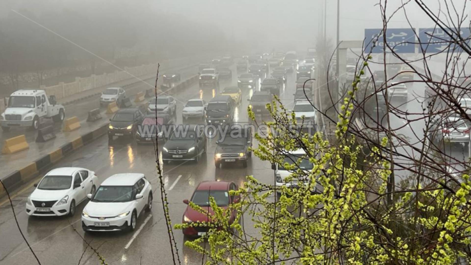 أحد شوارع العاصمة عمان أثناء هطول الأمطار