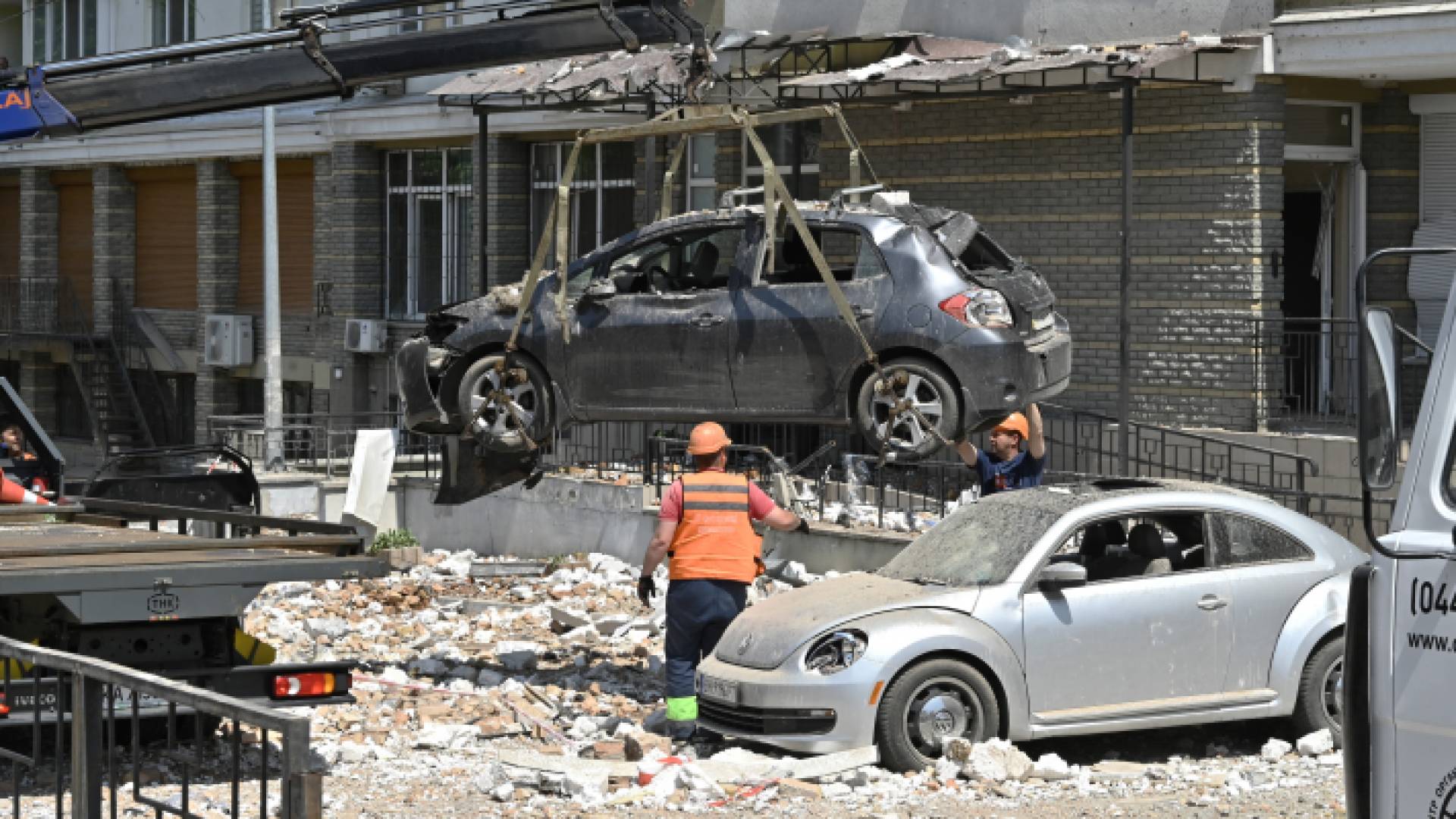 مبنى مدمر جزئيا بعد الهجوم في كييف