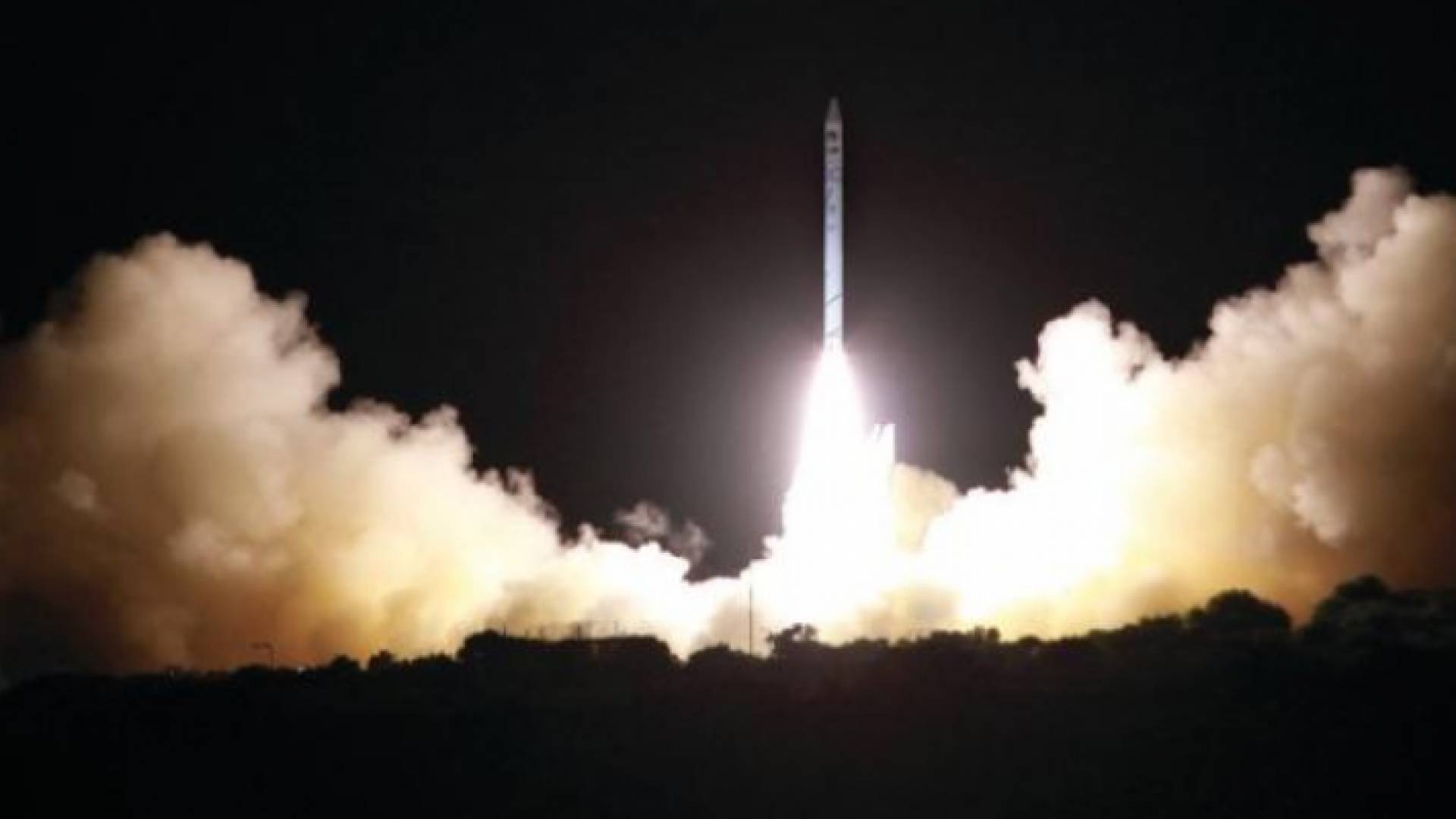 صاروخ أثناء إطلاقه