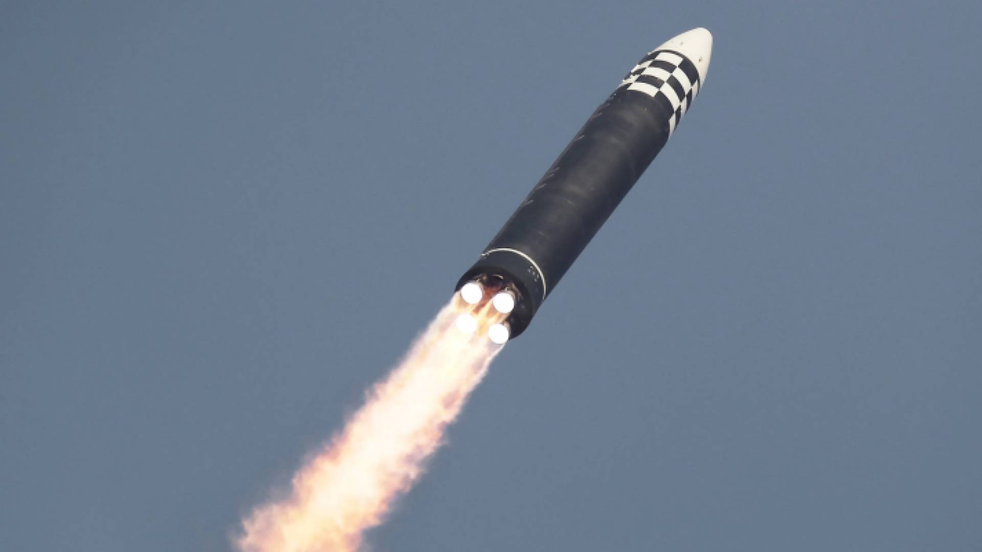 صاروخ أطلق من كوريا الشمالية