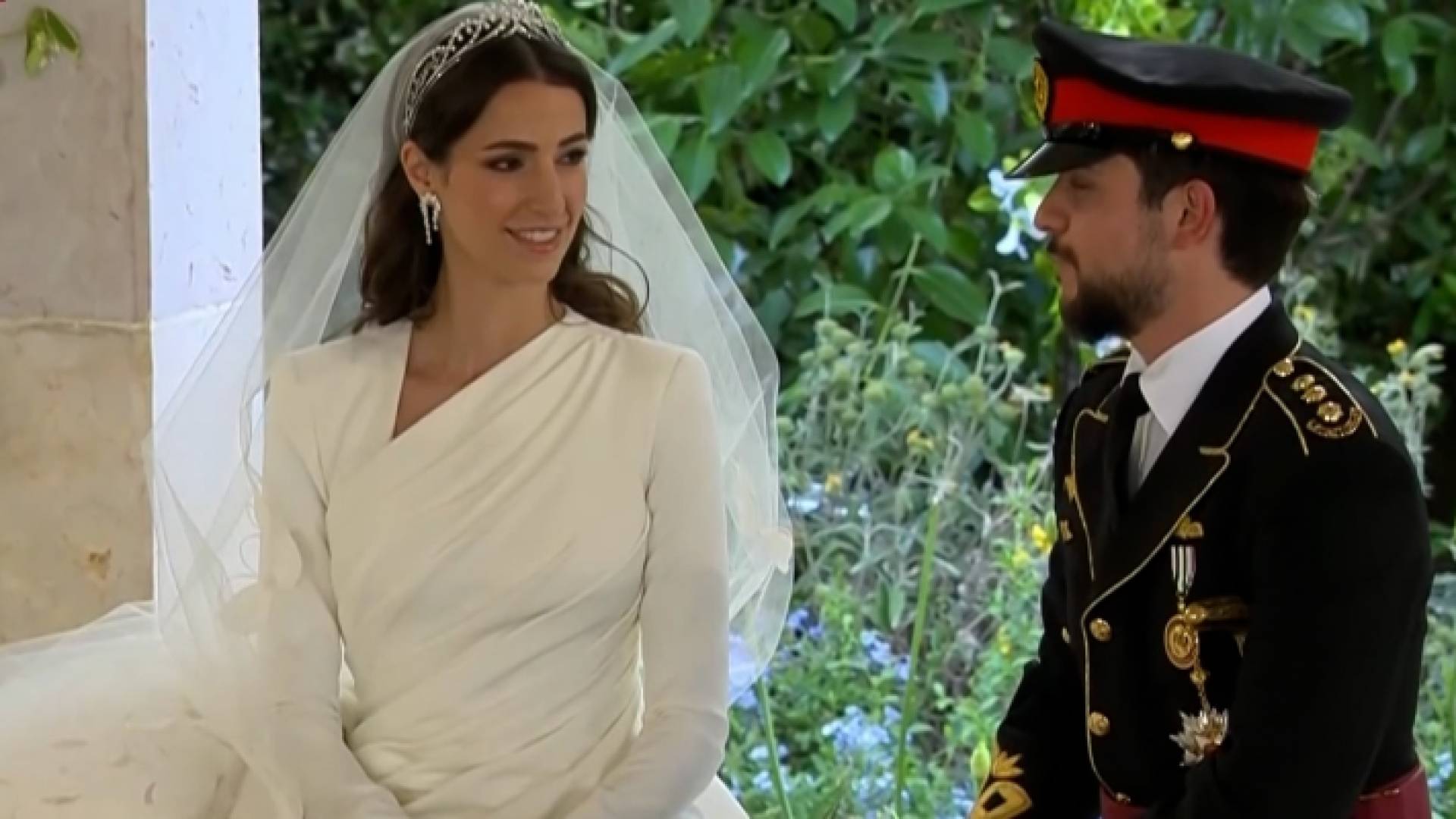 سمو الأمير الحسين بن عبد الله الثاني والآنسة رجوة آل سيف قبل عقد قرانهما