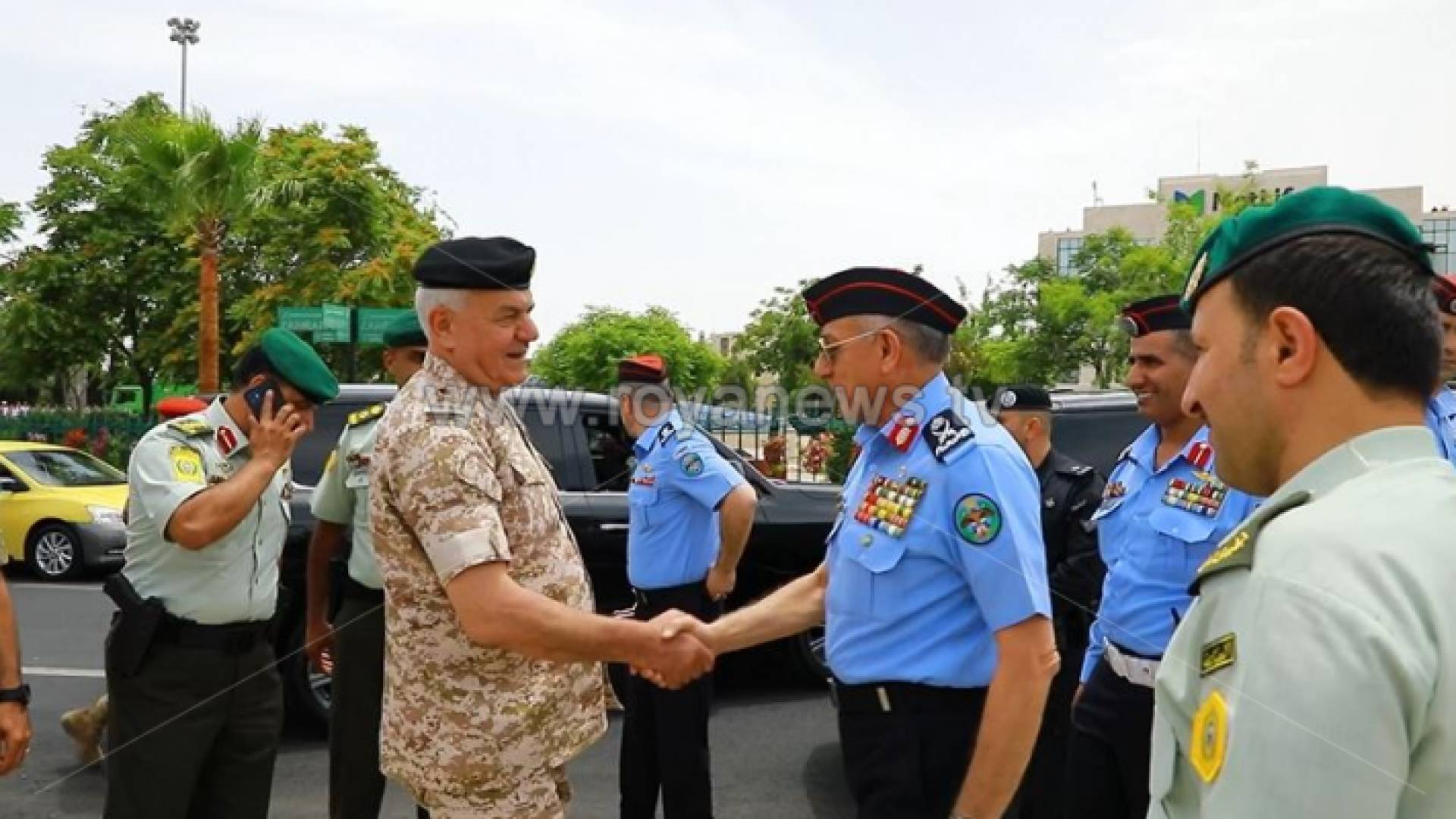 مدير الأمن العام برفقة رئيس هيئة الأركان المشتركة في عمان