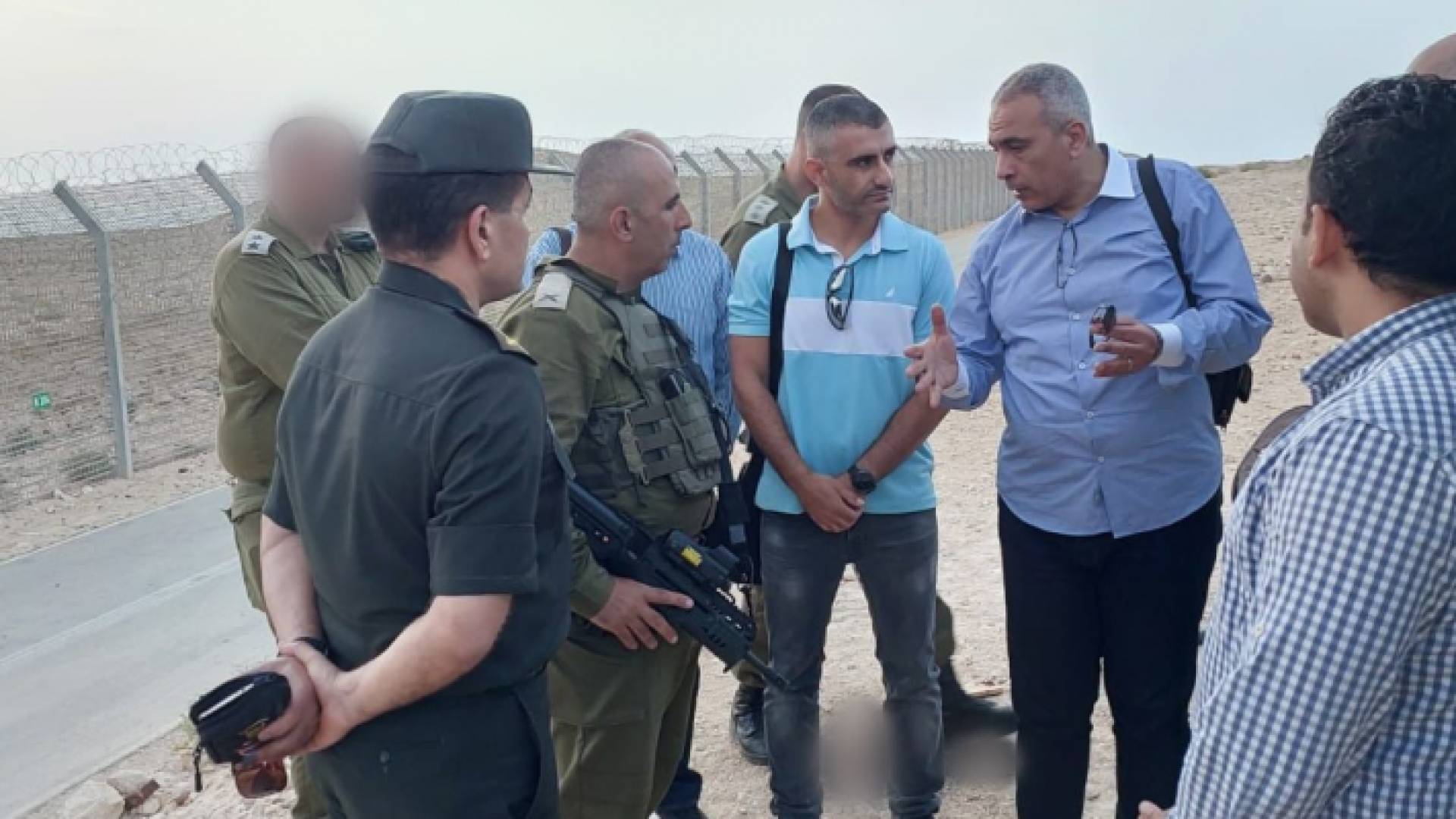 جيش الاحتلال أثناء إجراء التحقيق على حدود مصر