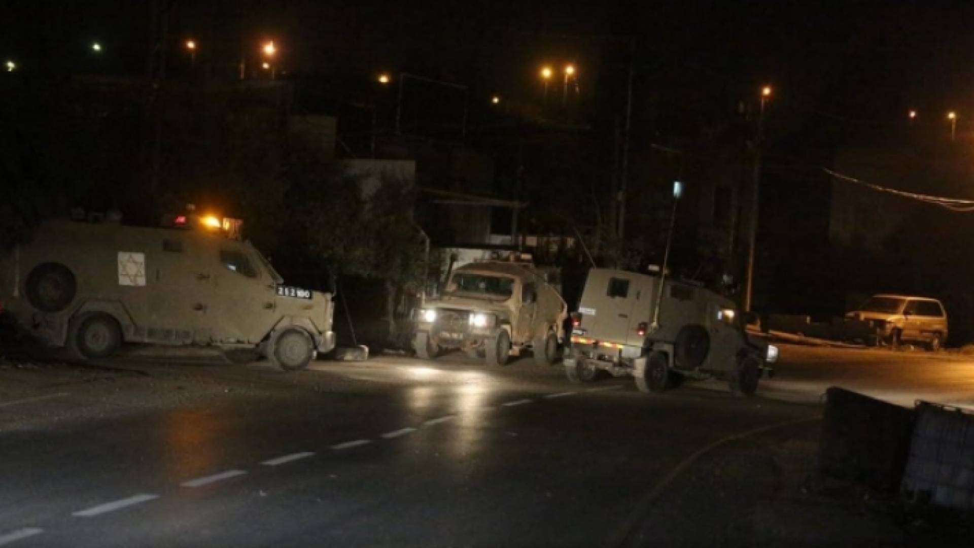 دوريات عسكرية تابعة للاحتلال الإسرائيلي في إحدى البلدات الفلسطينية