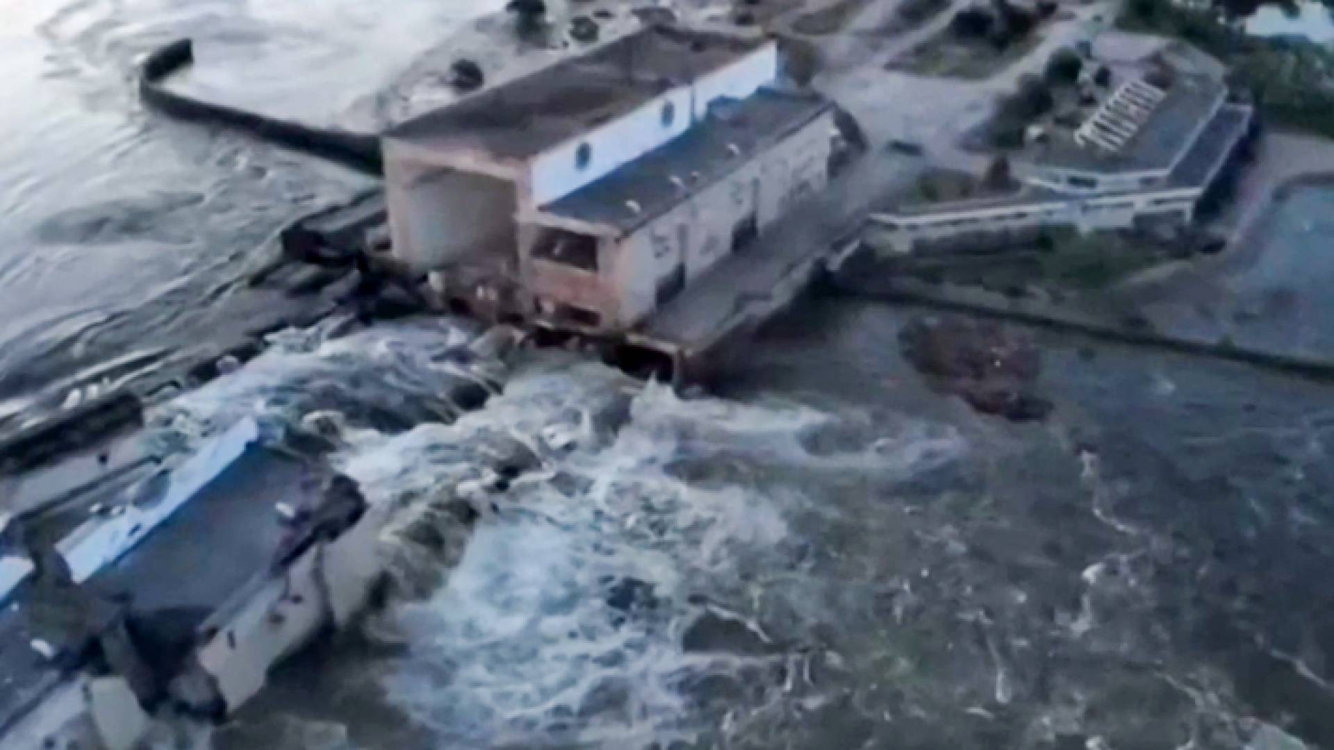 محطة توليد الطاقة الكهرومائية في كاخوفكا بعد تعرضها للتدمير الجزئي