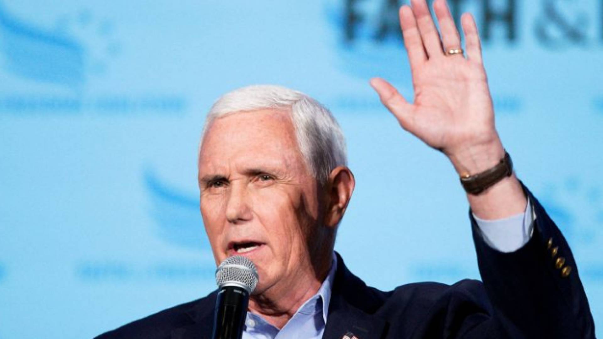 مايك بنس نائب الرئيس الأمريكي السابق دونالد ترمب