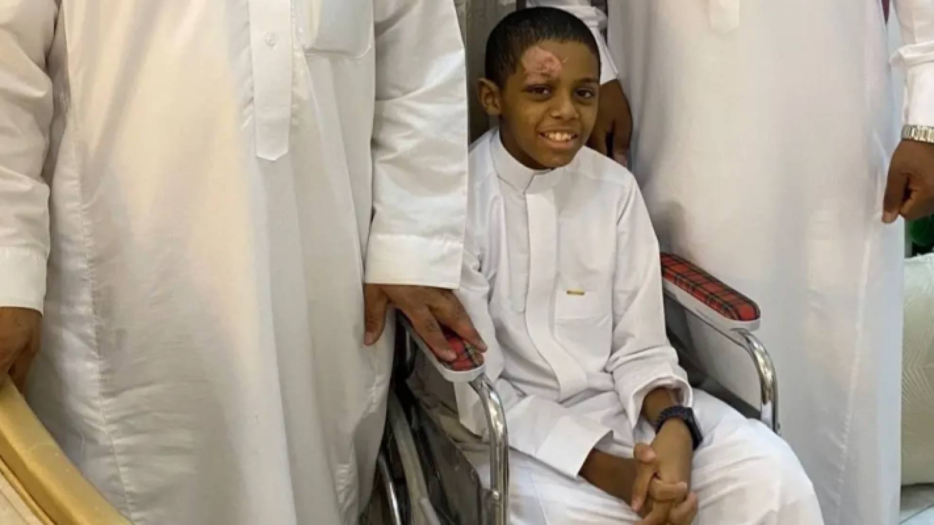 الطفل السعودي الذي فقد عائلته في السعودية