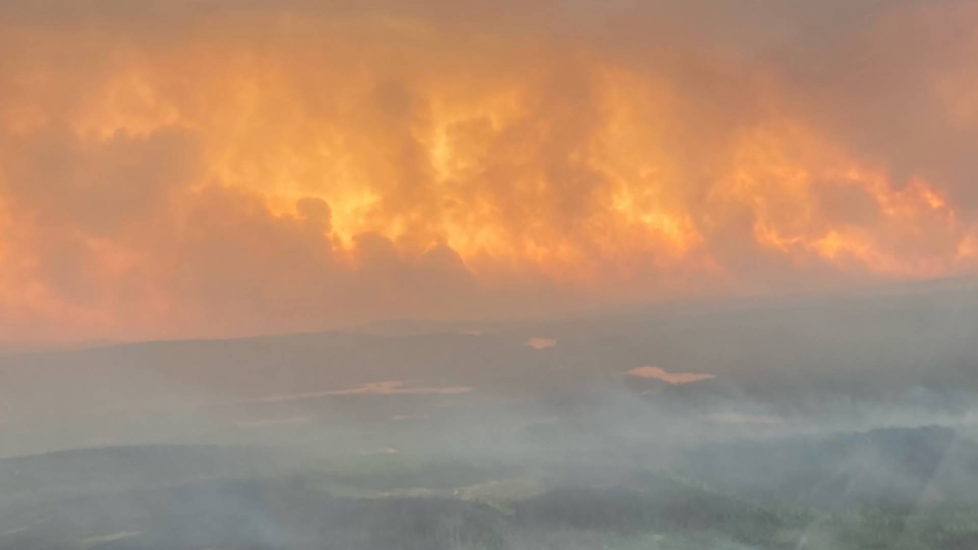 الصورة من الحرائق في كندا