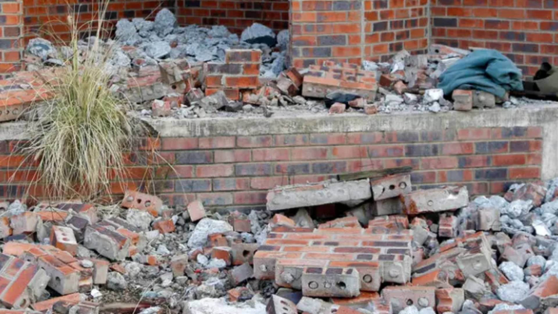 أضرار خلفتها هزة سابقة في جوهانسبرغ