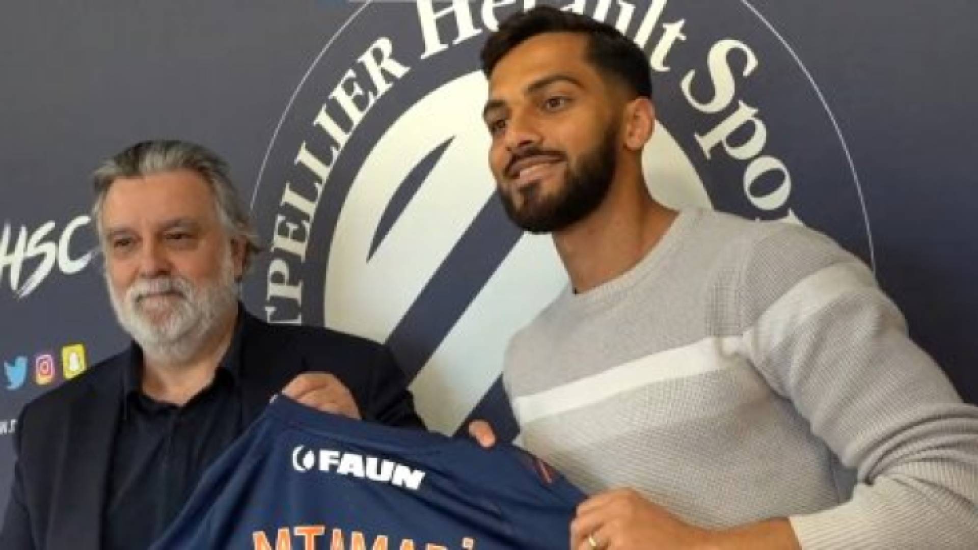 من حفل التوقيع