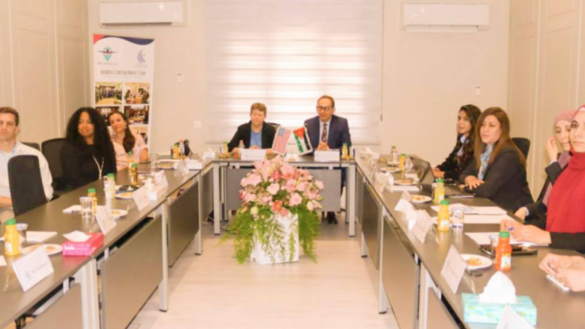 جلسة حوارية بالتعاون مع السفارة الامريكية حول تمكين المرأة