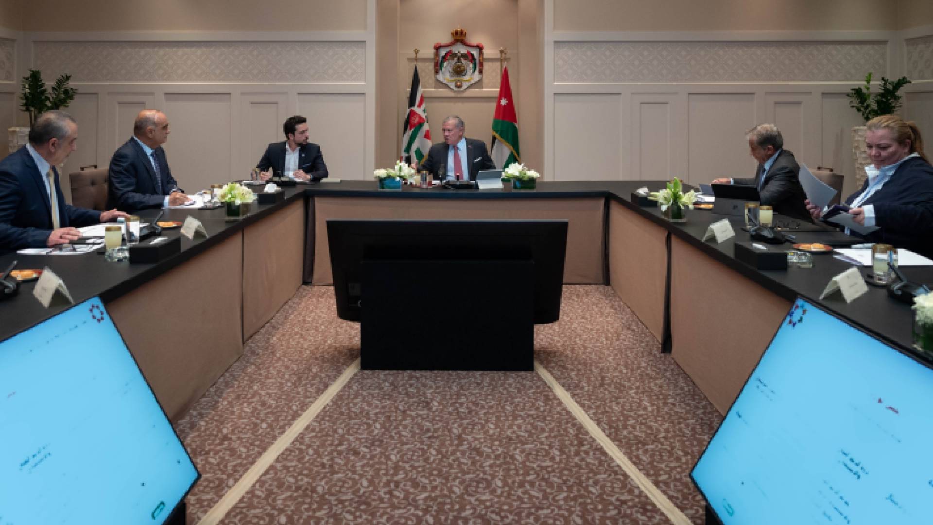 الملك خلال اللقاء