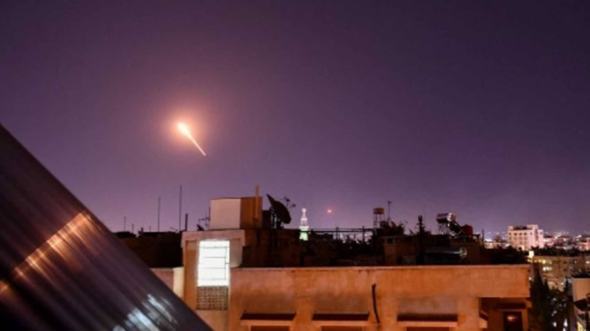 صورة أرشيفية لقصف صاروخي