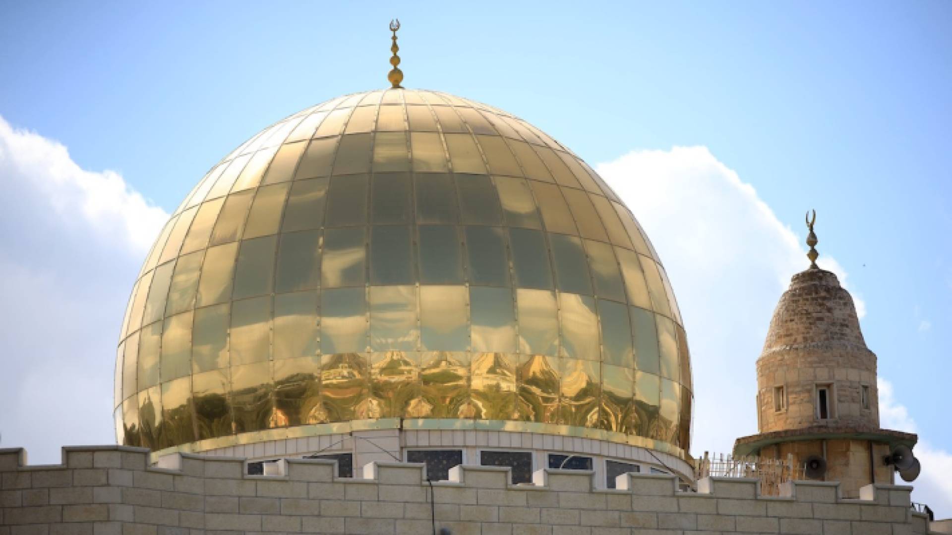 قبة مسجد الرحمن الذهبية،