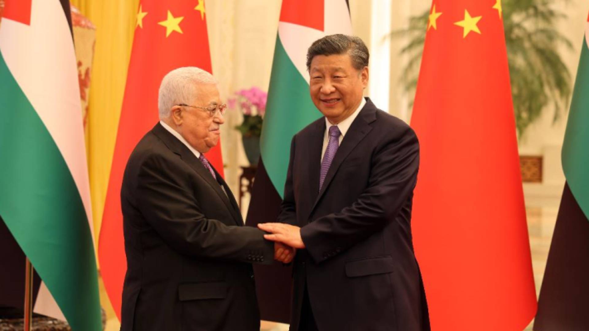 عباس في لقاء الرئيس الصيني