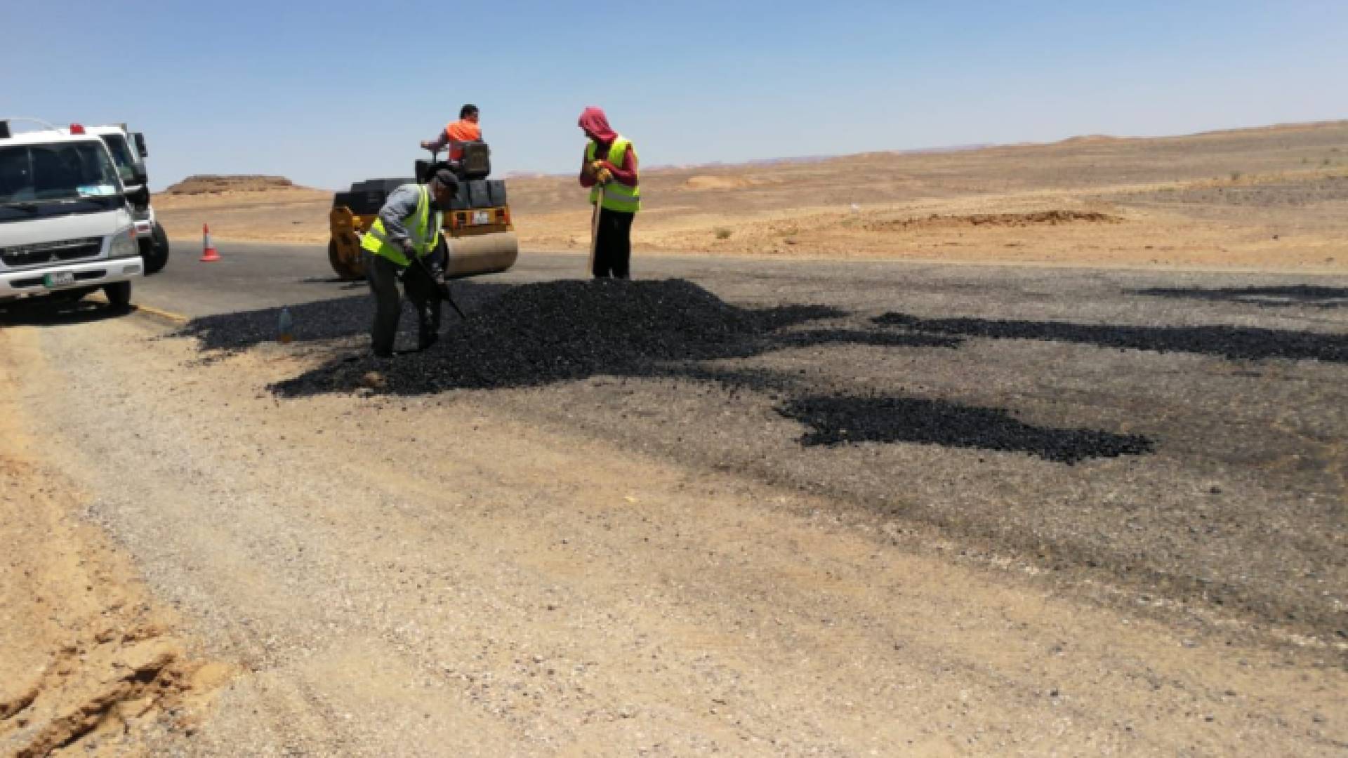 أعمال الصيانة على طريق المدورة - معان