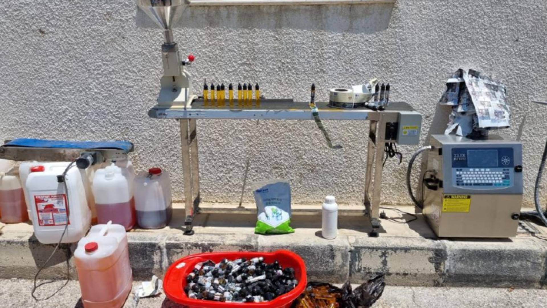 المعدات التقليدية لصناعة الجوس التي تم ضبطها