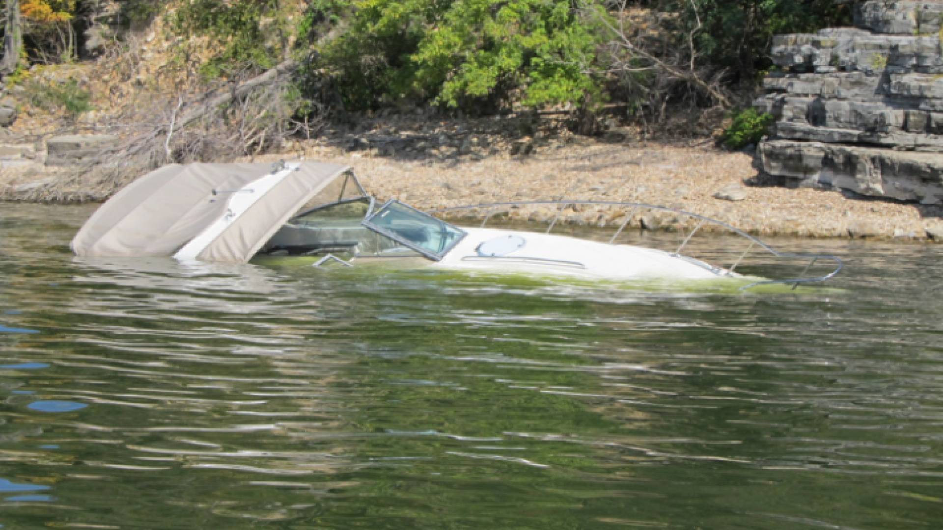 غرق قارب صغير "أرشيفية"