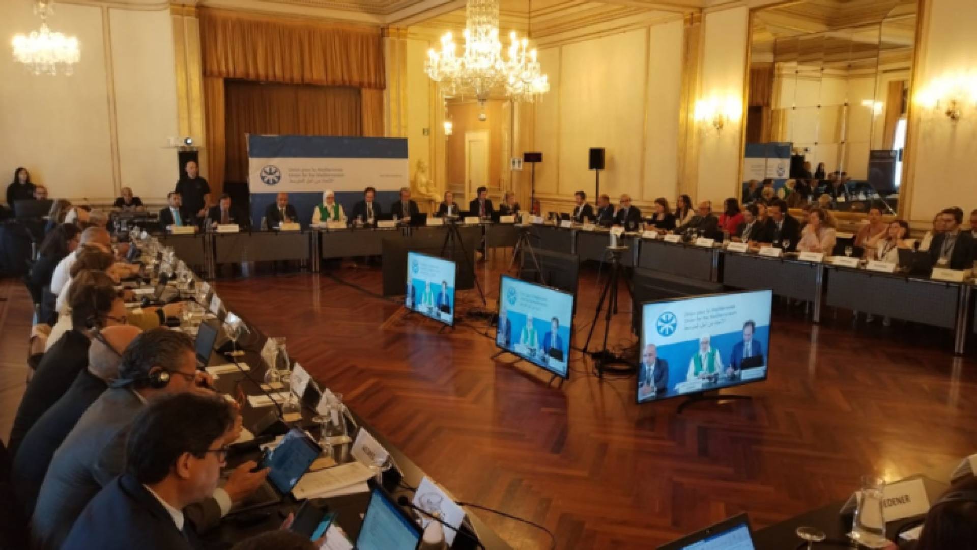 حلقات نقاشية