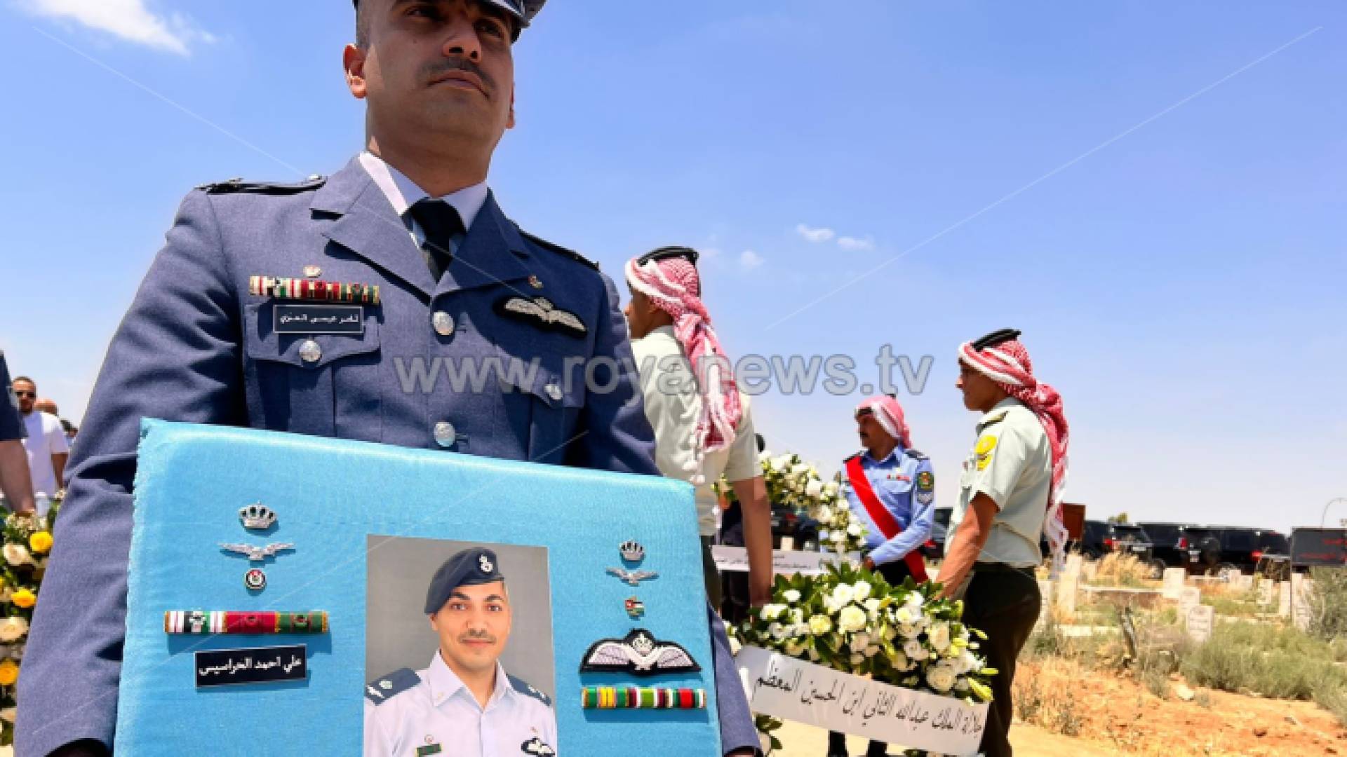 جانب من التشييع