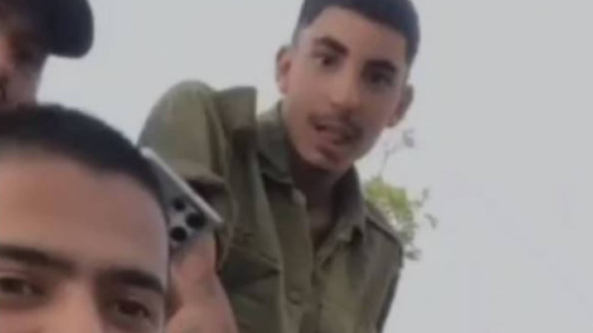 الجنود الذين هتفوا لفلسطين