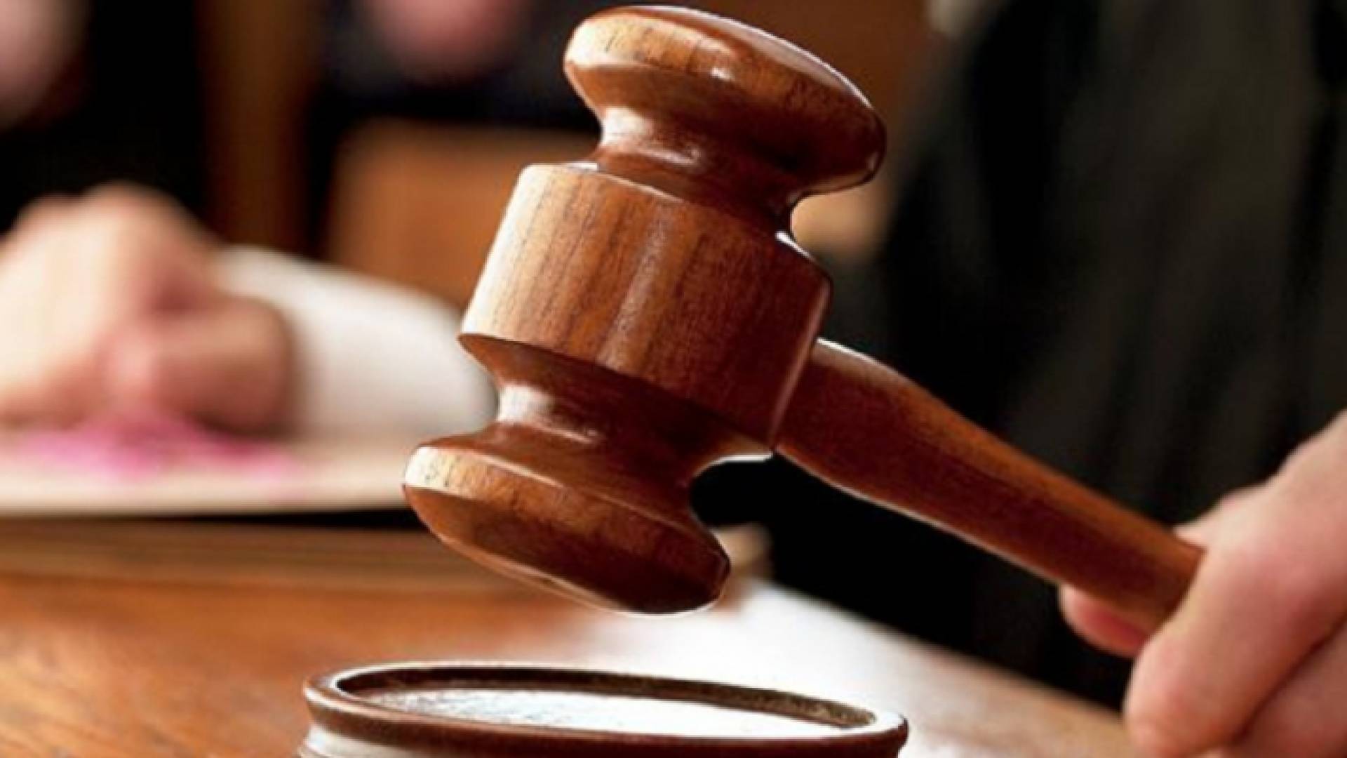 مطرقة محكمة