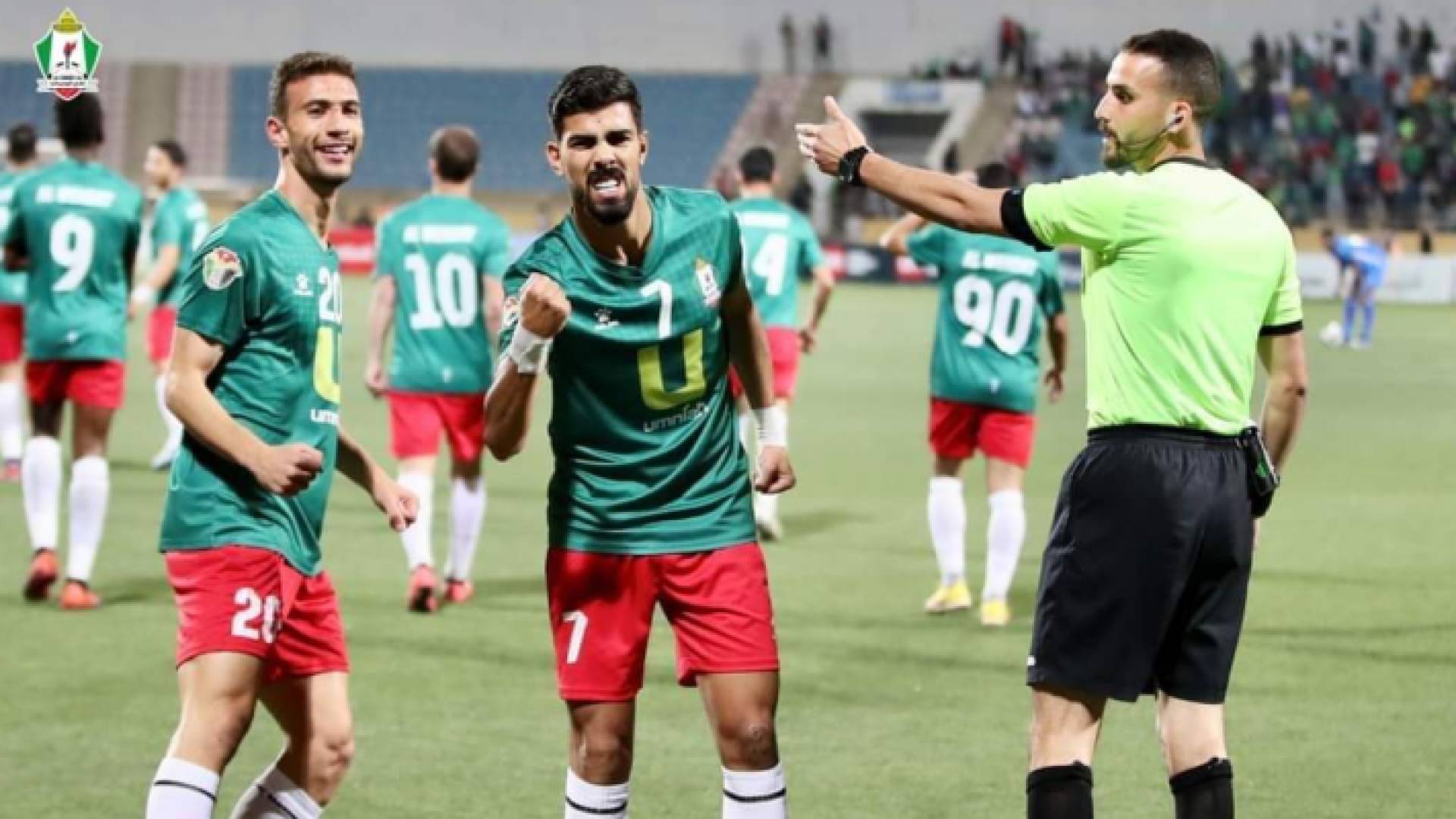 نجوم الوحدات يحتفلون بهدف