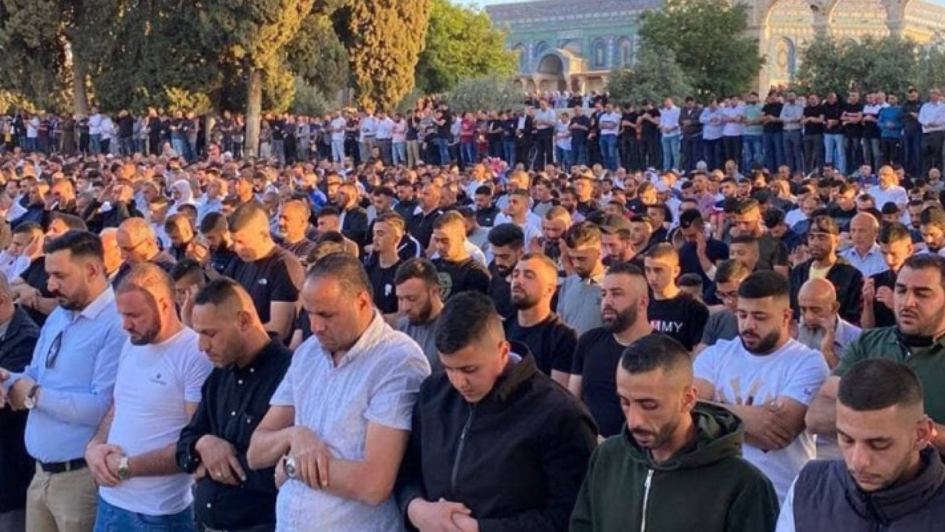 مصلون يؤدون صلاة العيد في الأقصى "أرشيفية"