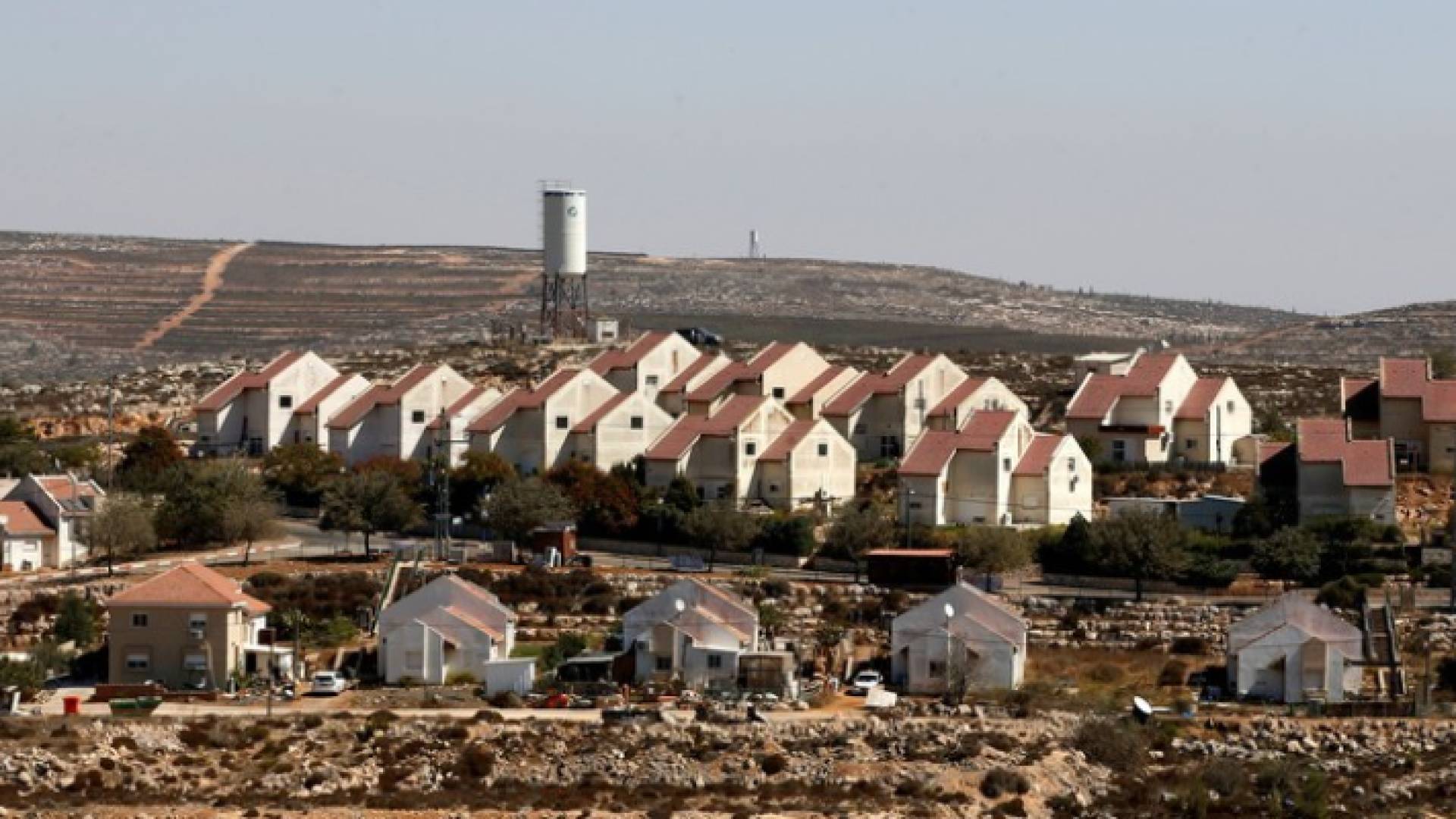 بؤرة استطانية في بلدة فلسطينية محتلة