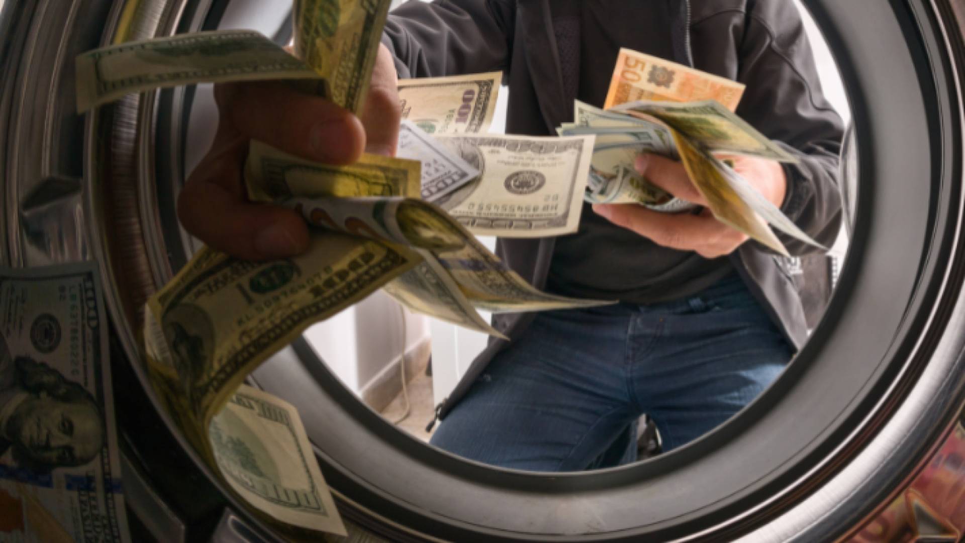 صورة تعبيرية لغسل الأموال