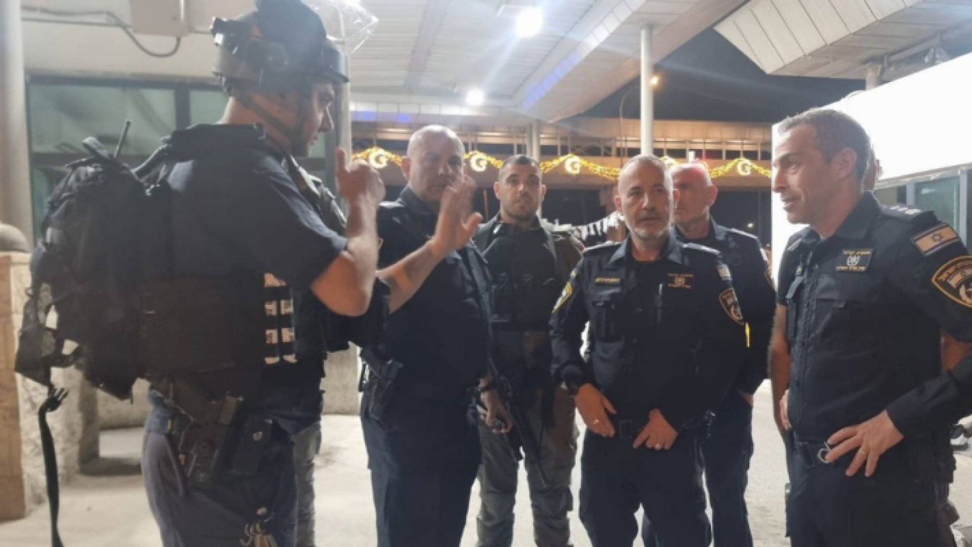 عناصر من جيش الاحتلال الإسرائيلي من موقع العملية