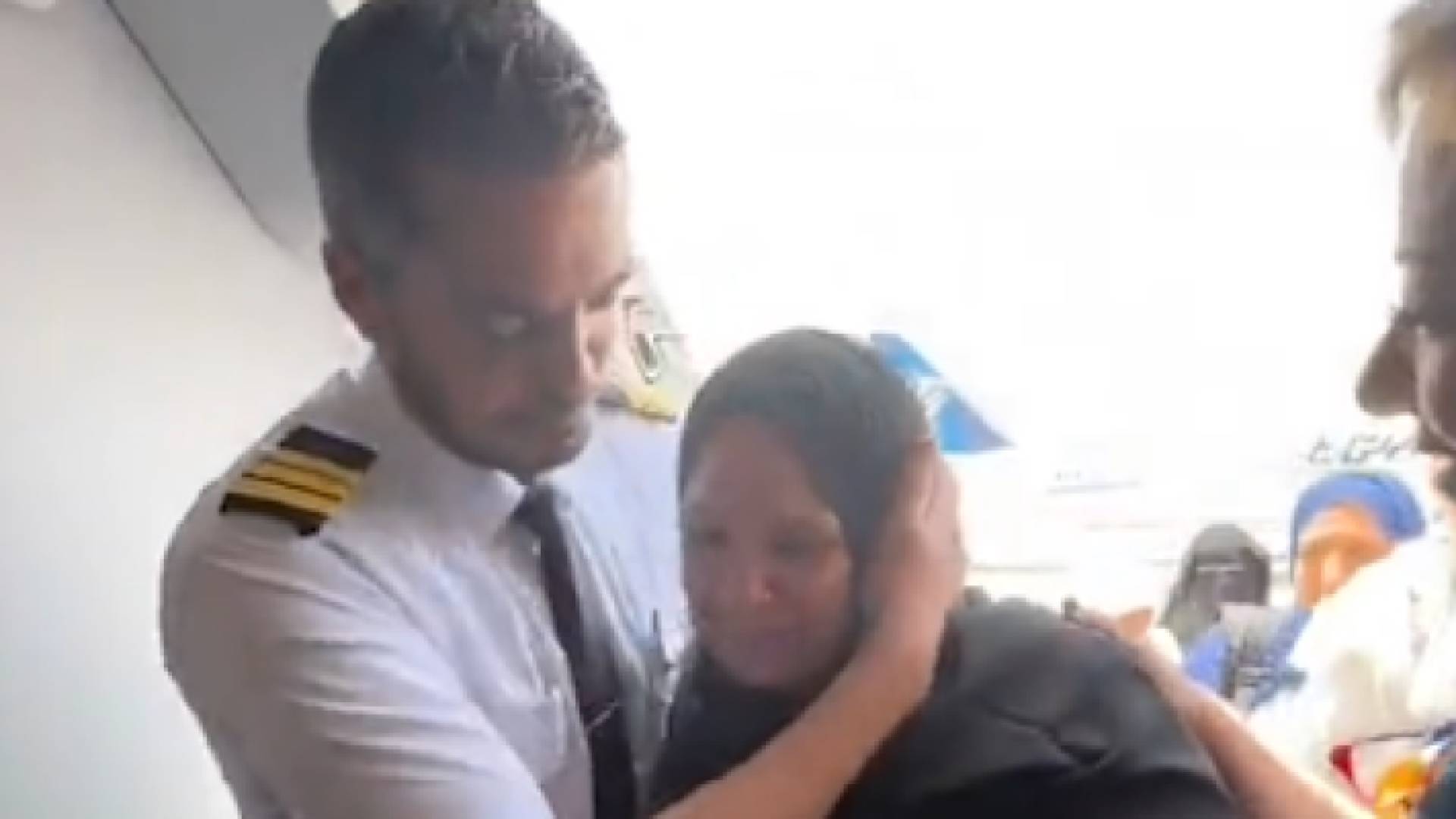 السيدة المصرية ونجلها الطيار