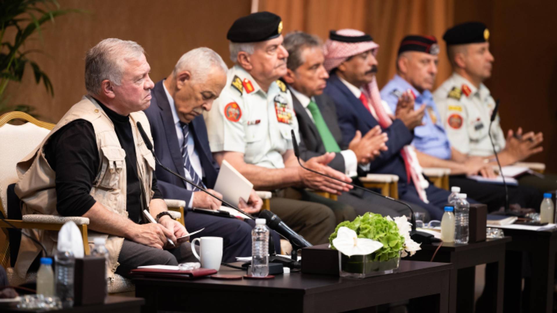 جلالة الملك عبد الله الثاني أثناء لقائه وجهاء الرصيفة