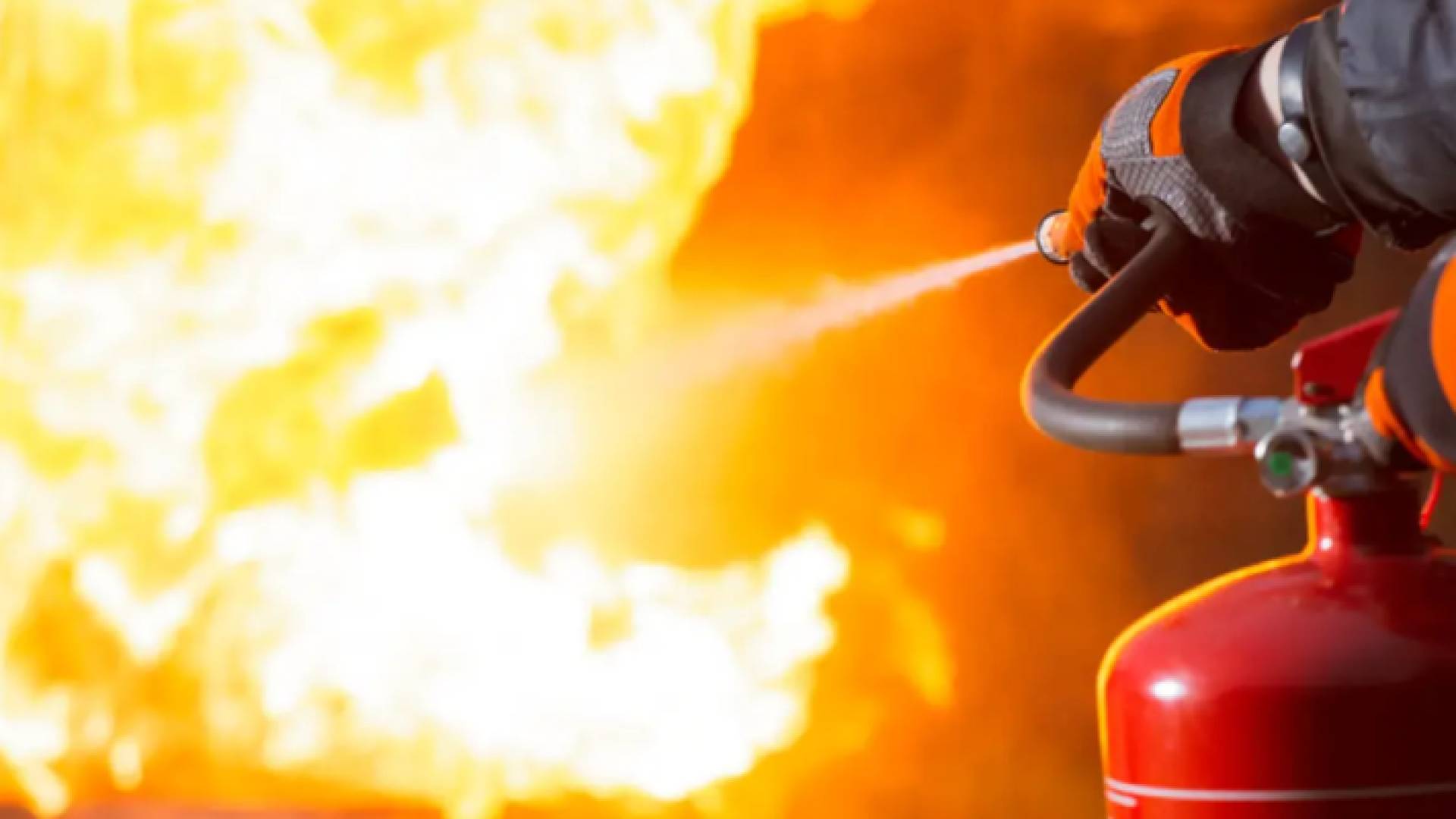 أثناء إخماد حريق