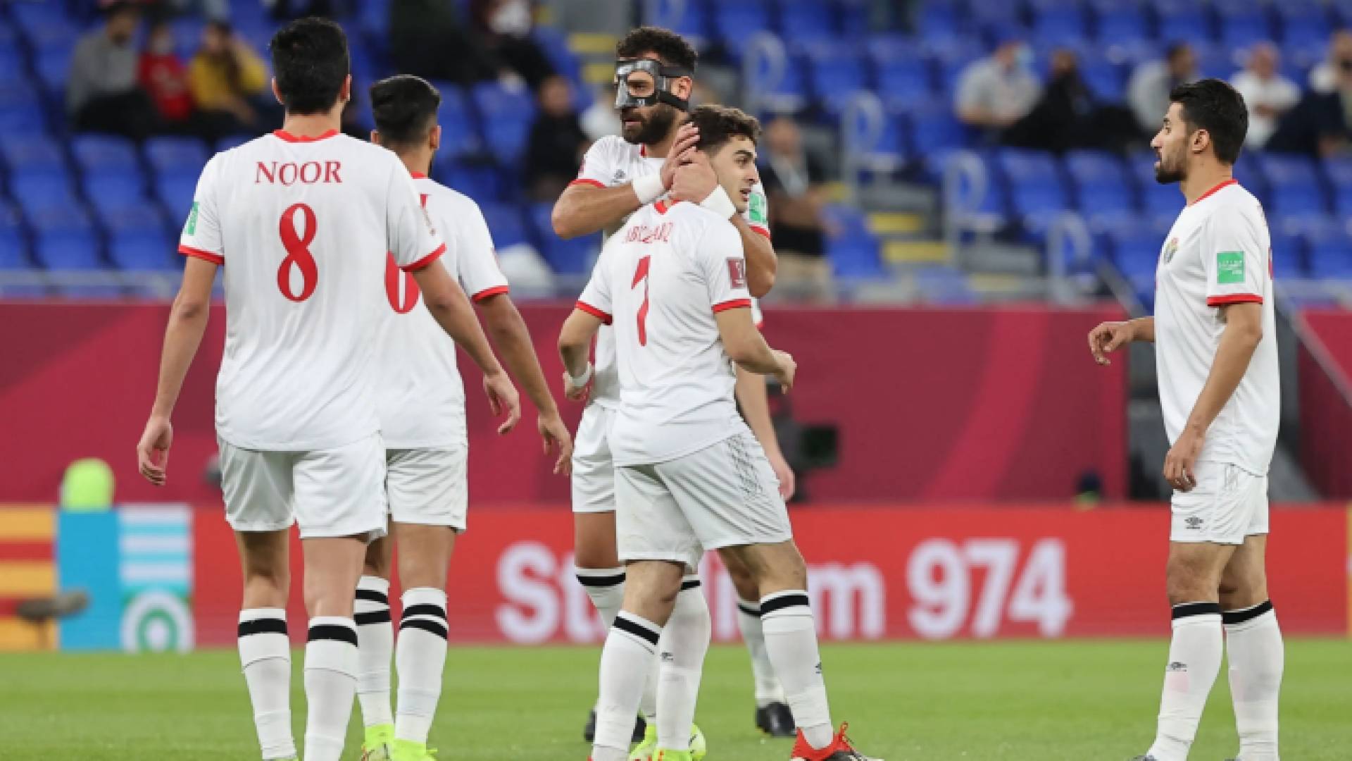 نجوم النشامى يحتفلون بأحد الأهداف