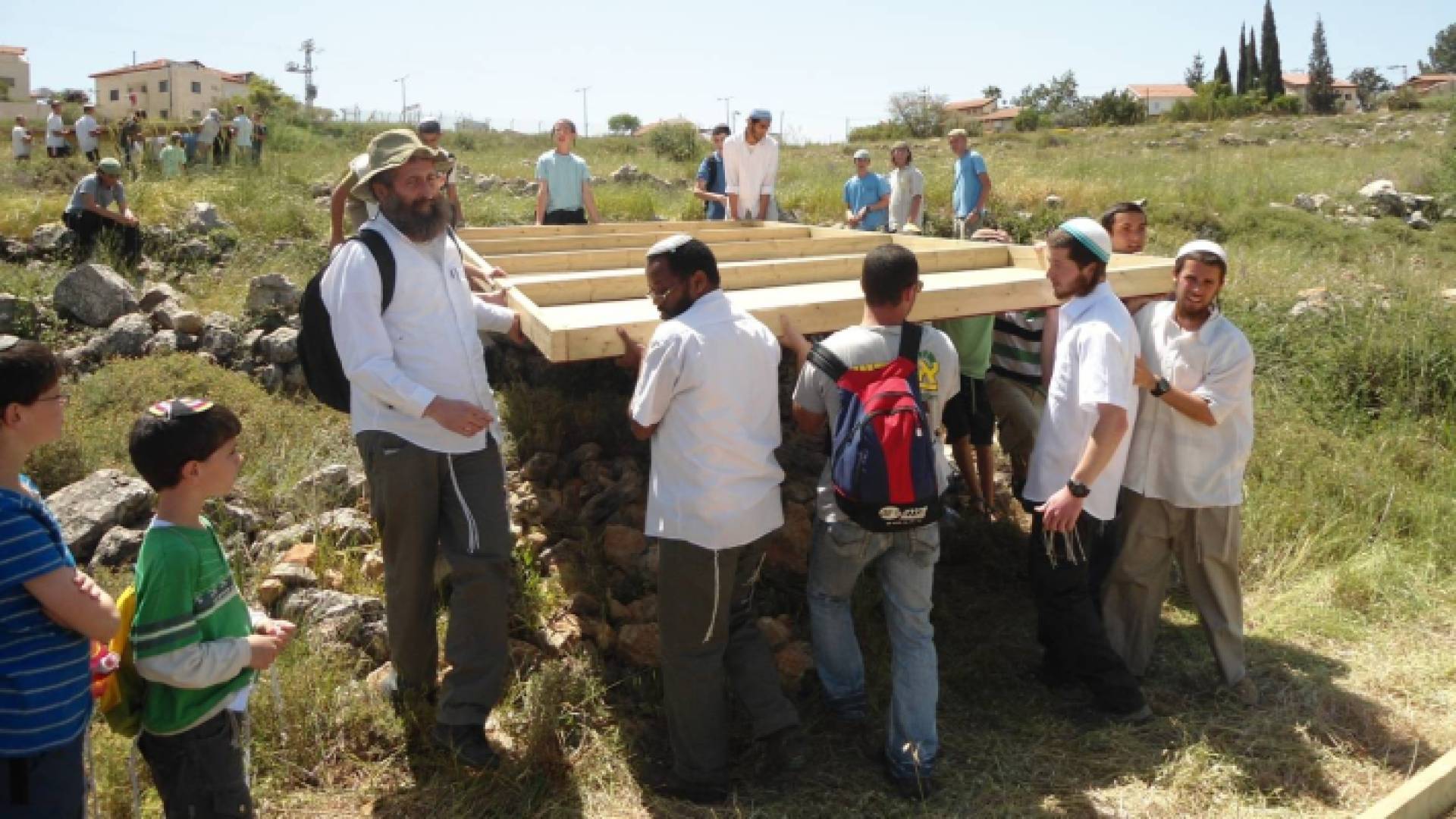 مستوطنون يعتدون على رعاة أغنام في وقت سابق