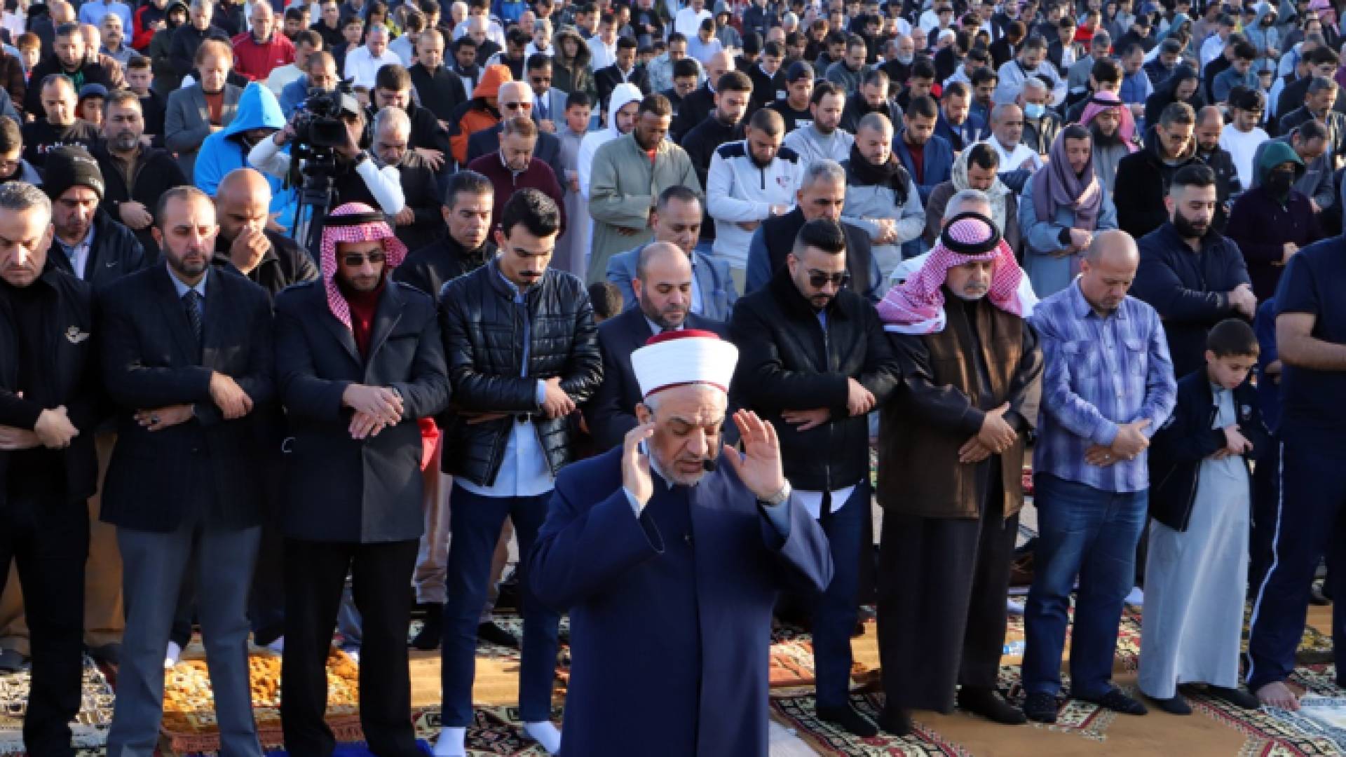 أردنيون يؤدون صلاة العيد "أرشيفية"