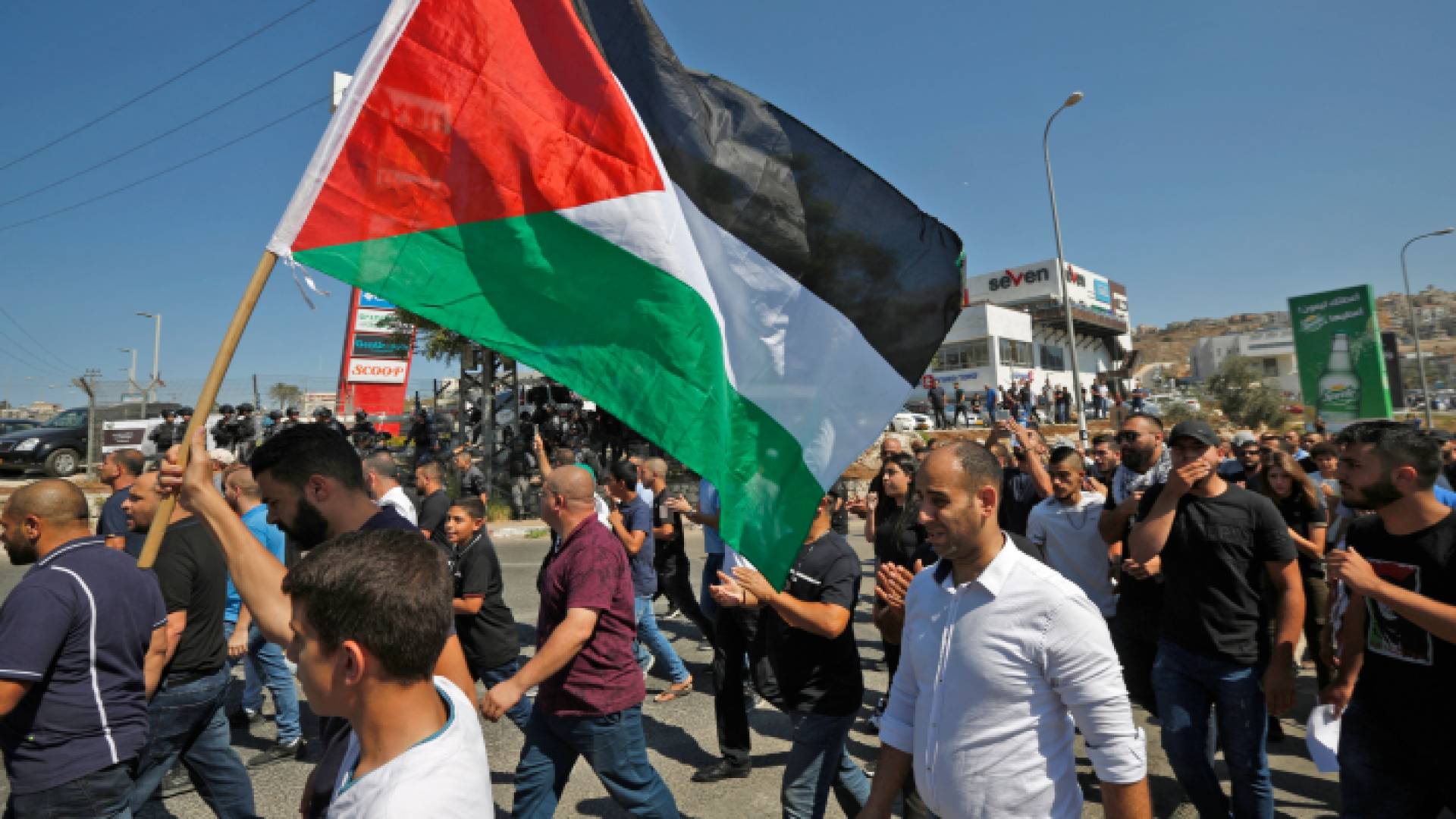 تظاهرة فلسطينية احتجاجا على الجريمة المنظمة