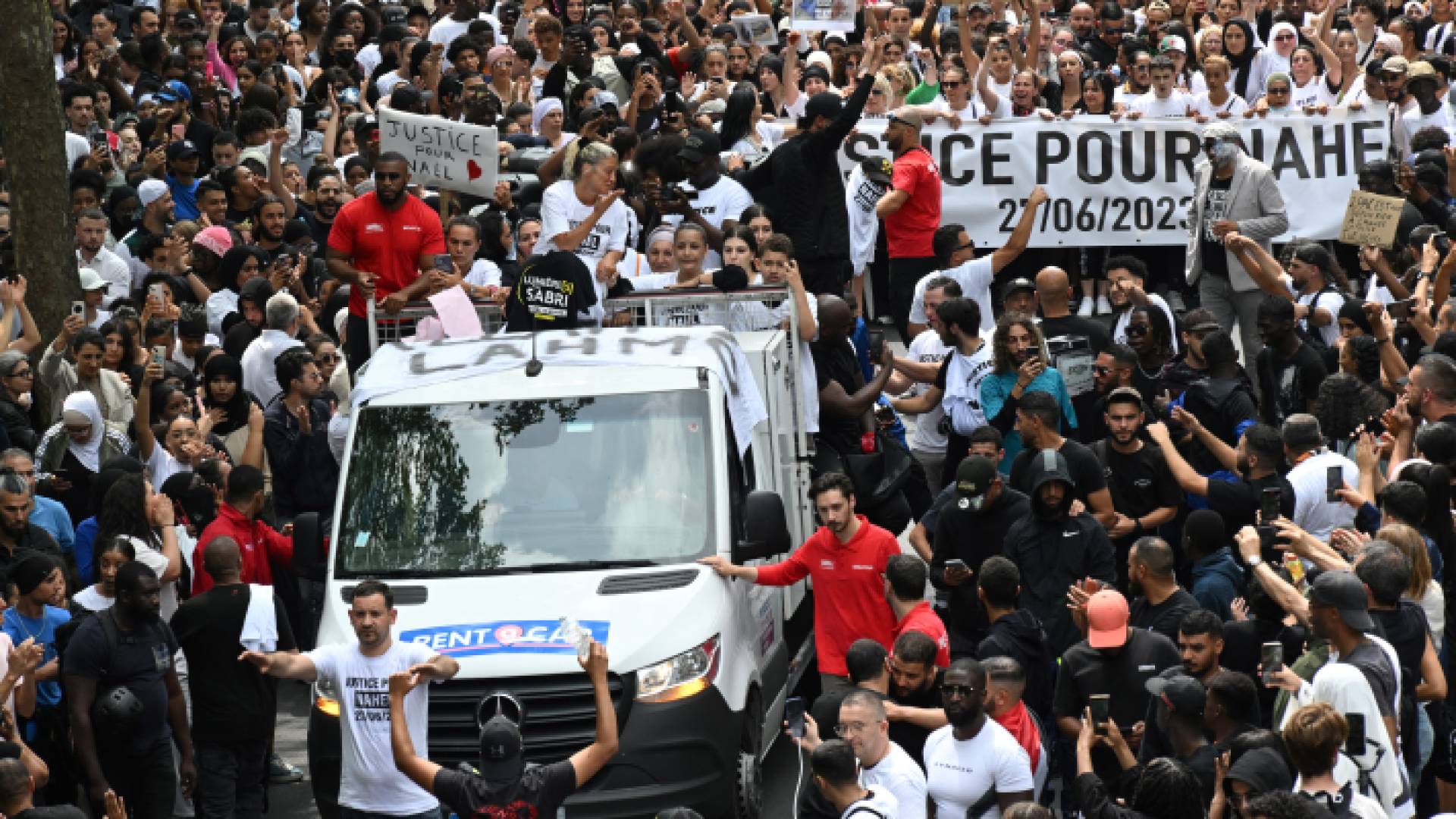 المشاركون في التظاهرات في فرنسا