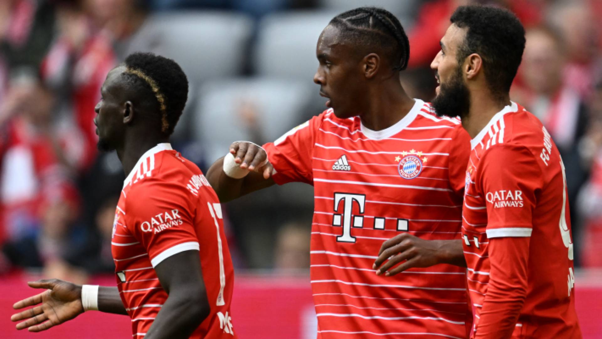 نجوم بايرن ميونخ يحتفلون بأحد الأهداف