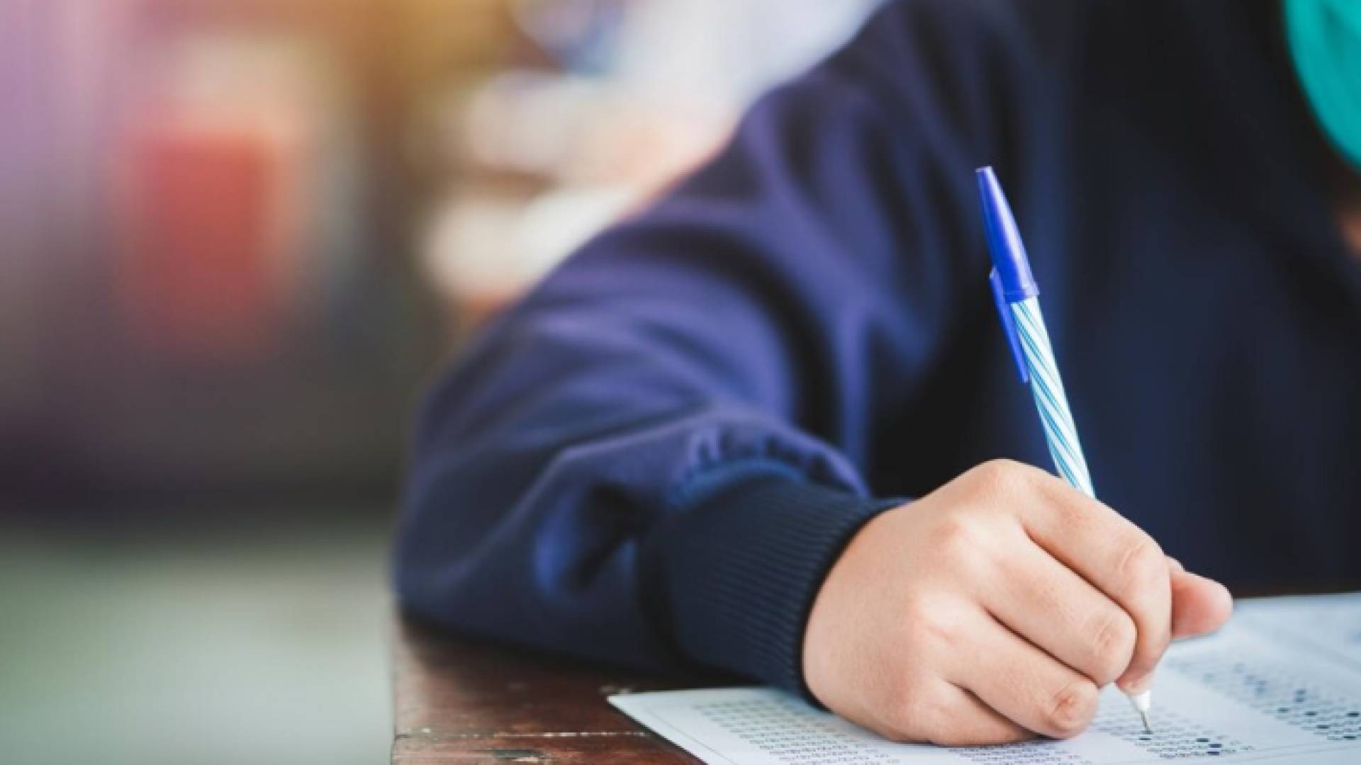 طالب يتقدم لامتحان - تعبيرية