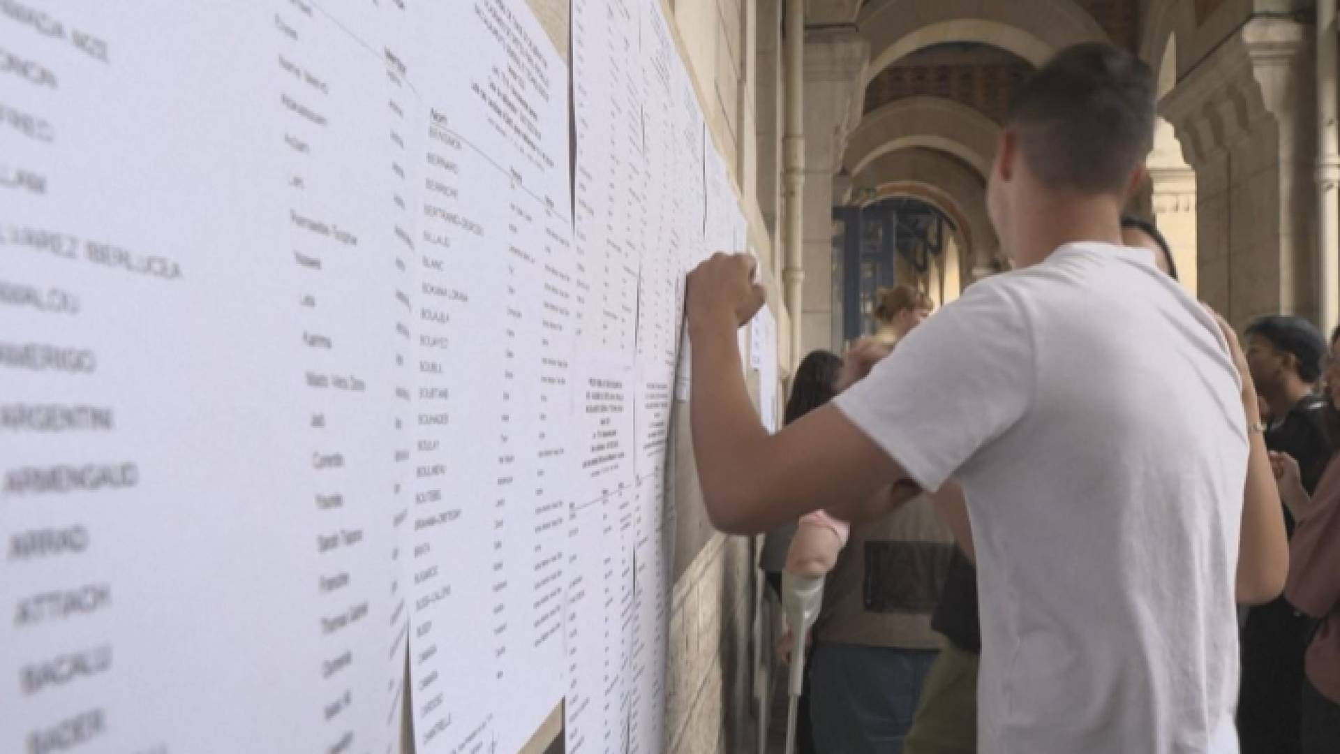 صدور نتائج امتحانات الثانوية الفرنسي